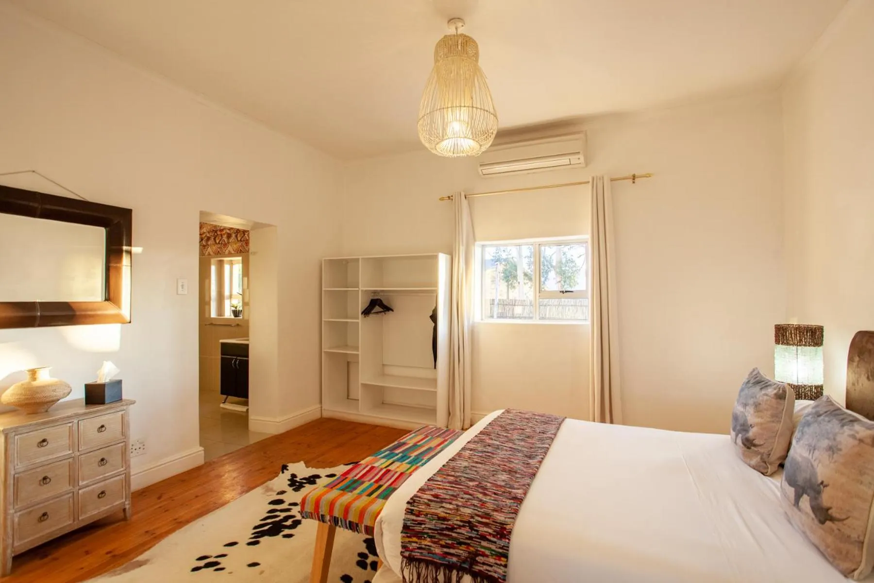 Bed in Inverdoorn Game Reserve Lodge