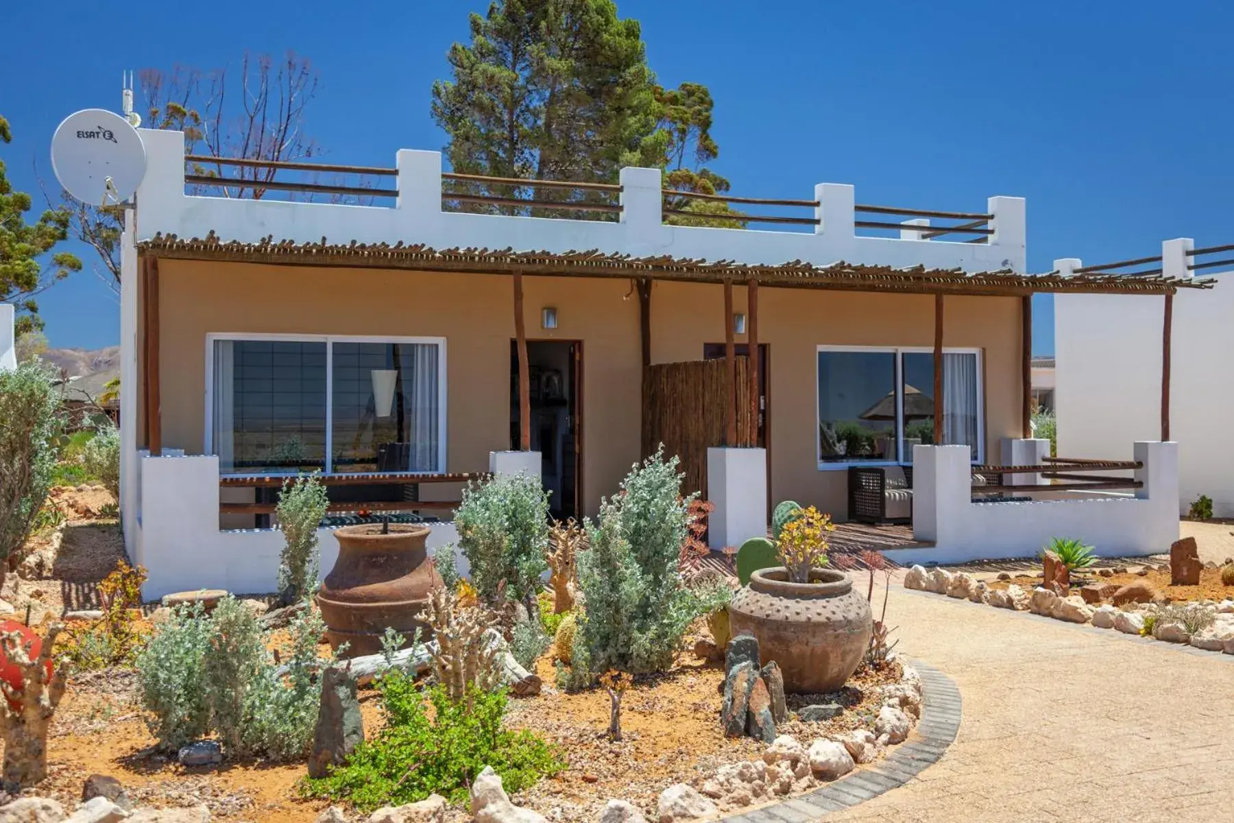 Property building in Inverdoorn Game Reserve Lodge Property building in Inverdoorn Game Reserve Lodge