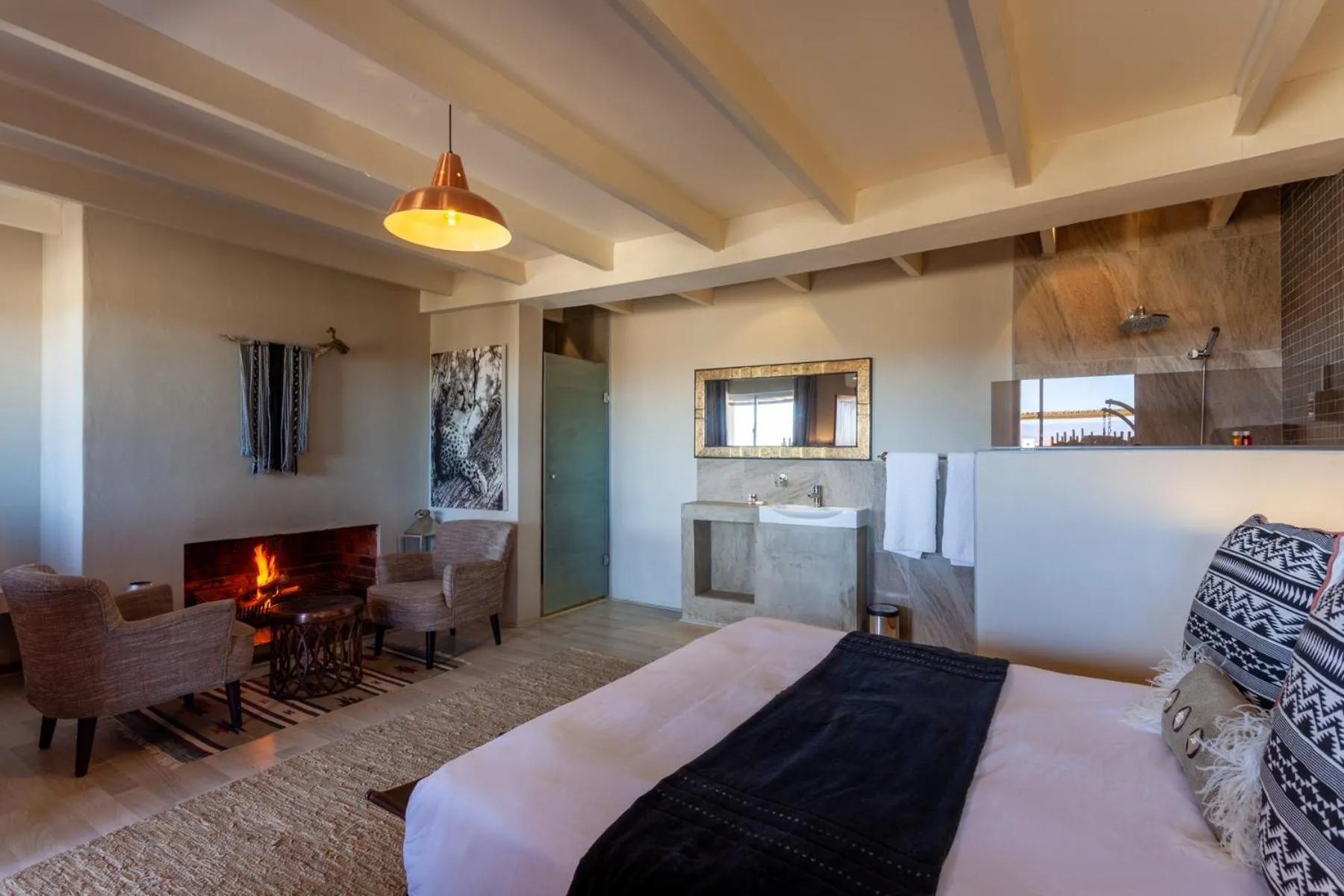 Photo of the whole room in Inverdoorn Game Reserve Lodge