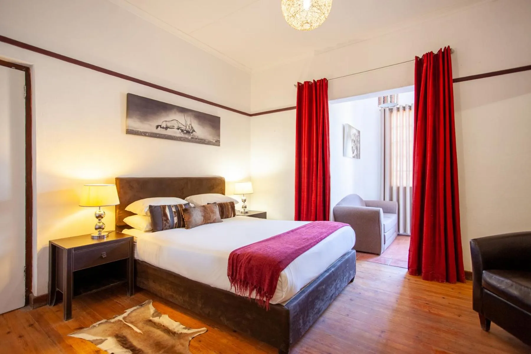 Bed in Inverdoorn Game Reserve Lodge