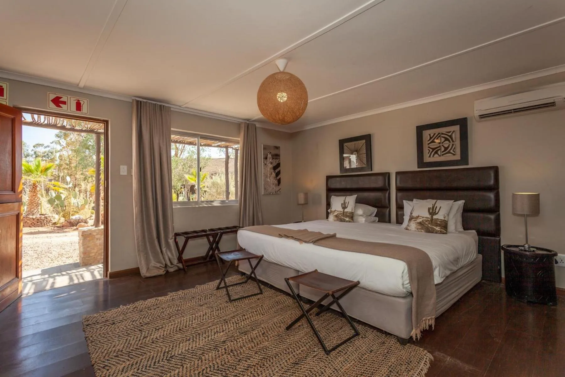 Bed in Inverdoorn Game Reserve Lodge