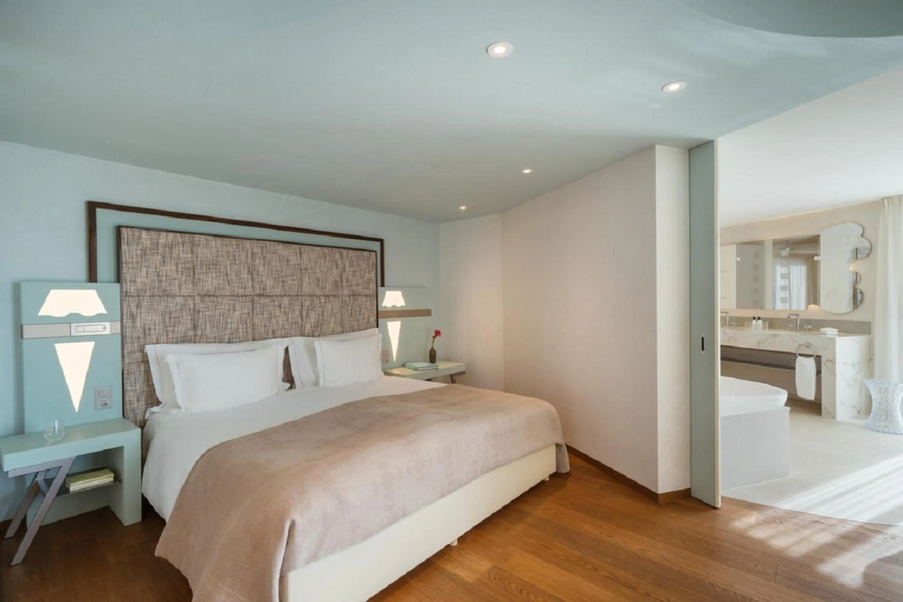 Bed in Hotel Eden Roc - The Leading Hotels of the World