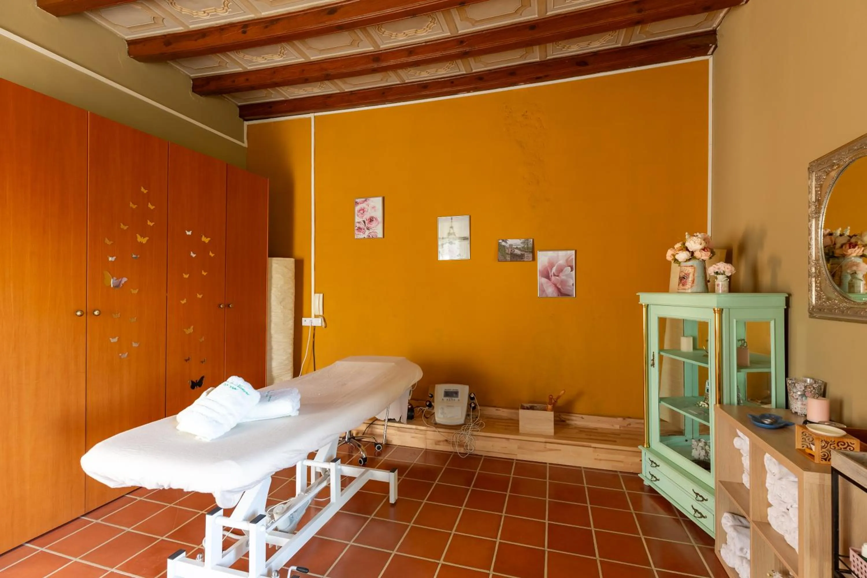 Spa and wellness centre/facilities in Els Jardins De La Martana
