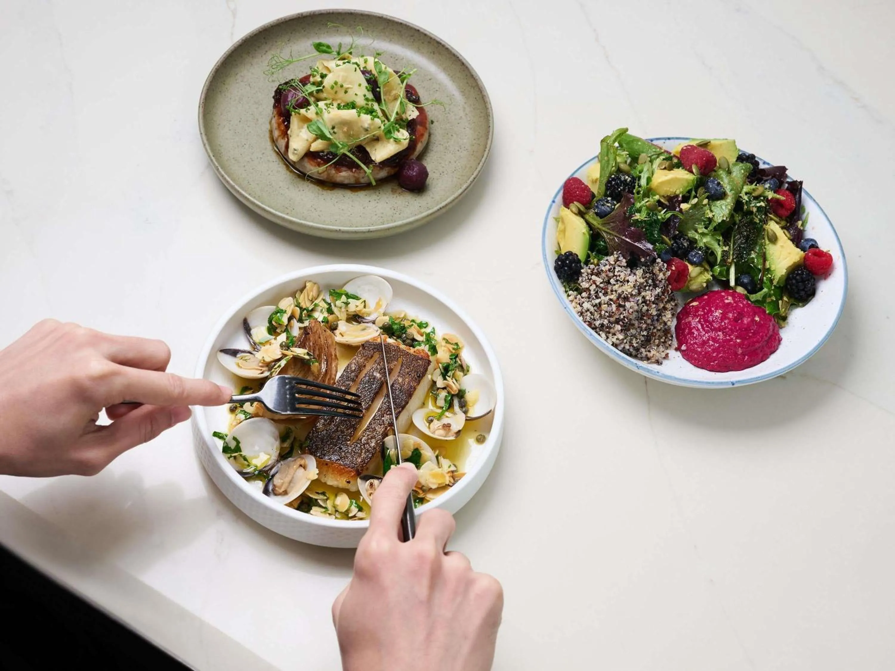 Lounge or bar in Swissotel The Stamford Singapore