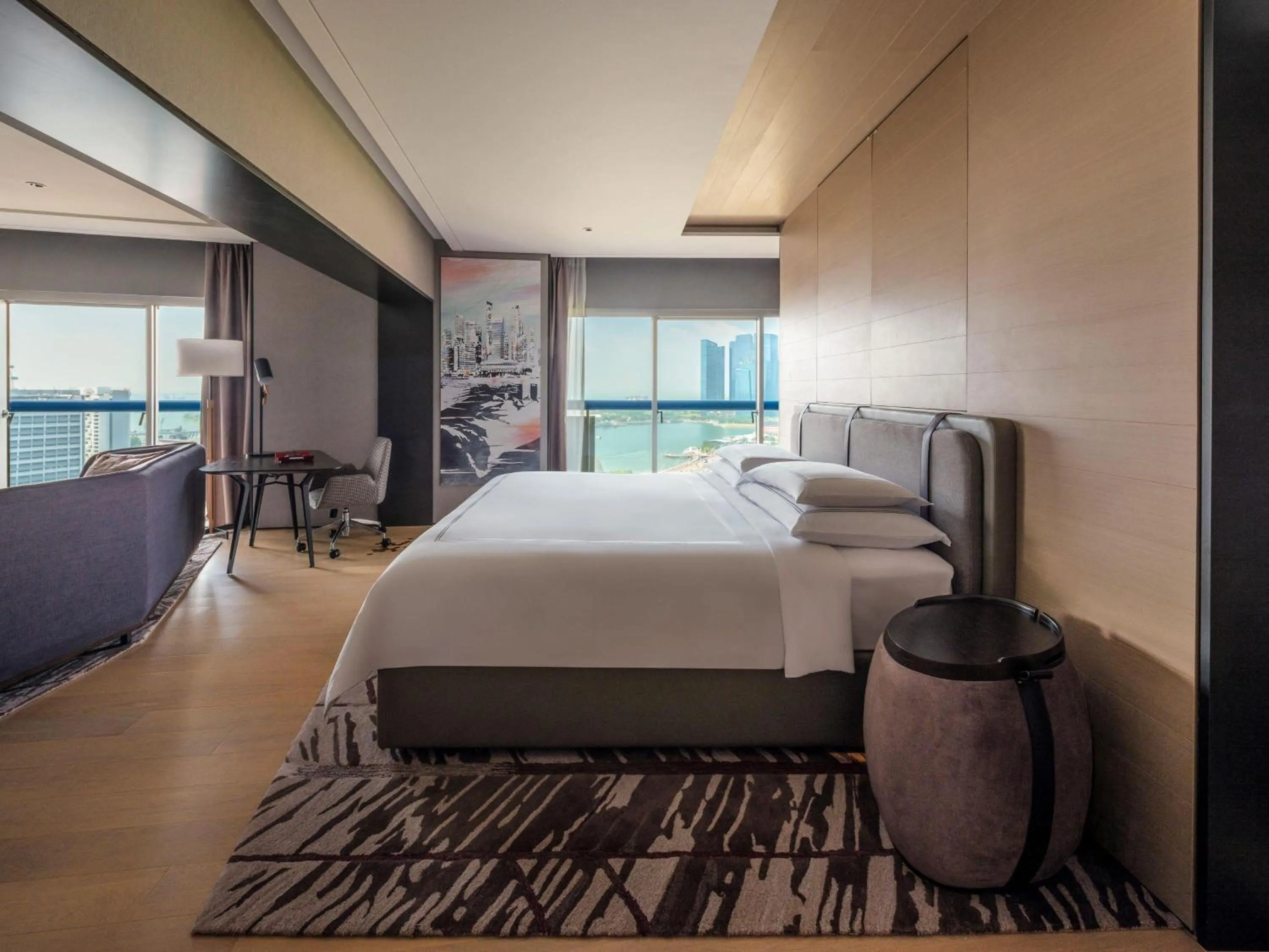 Bedroom, Bed in Swissotel The Stamford Singapore