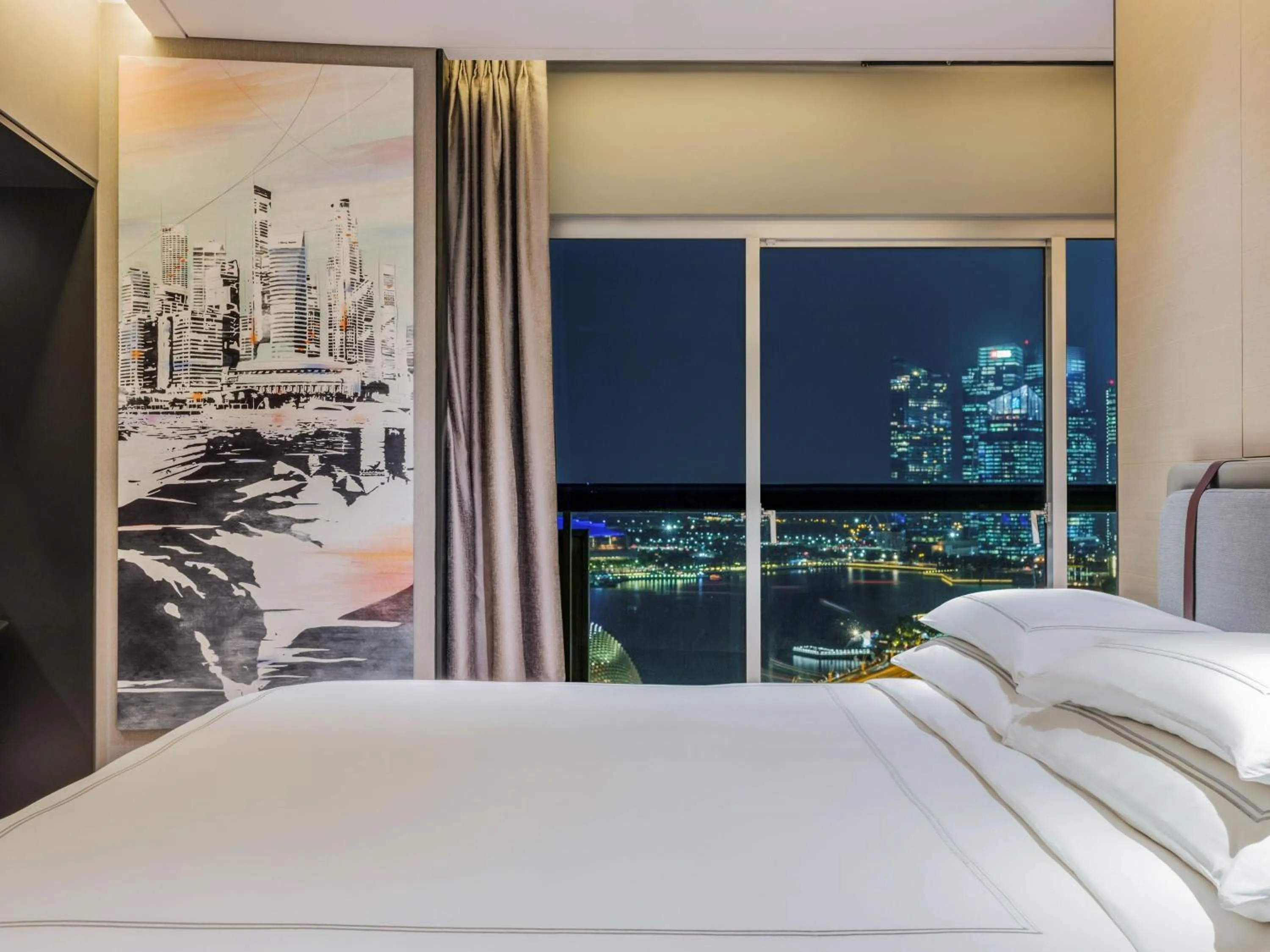 Bedroom, Bed in Swissotel The Stamford Singapore