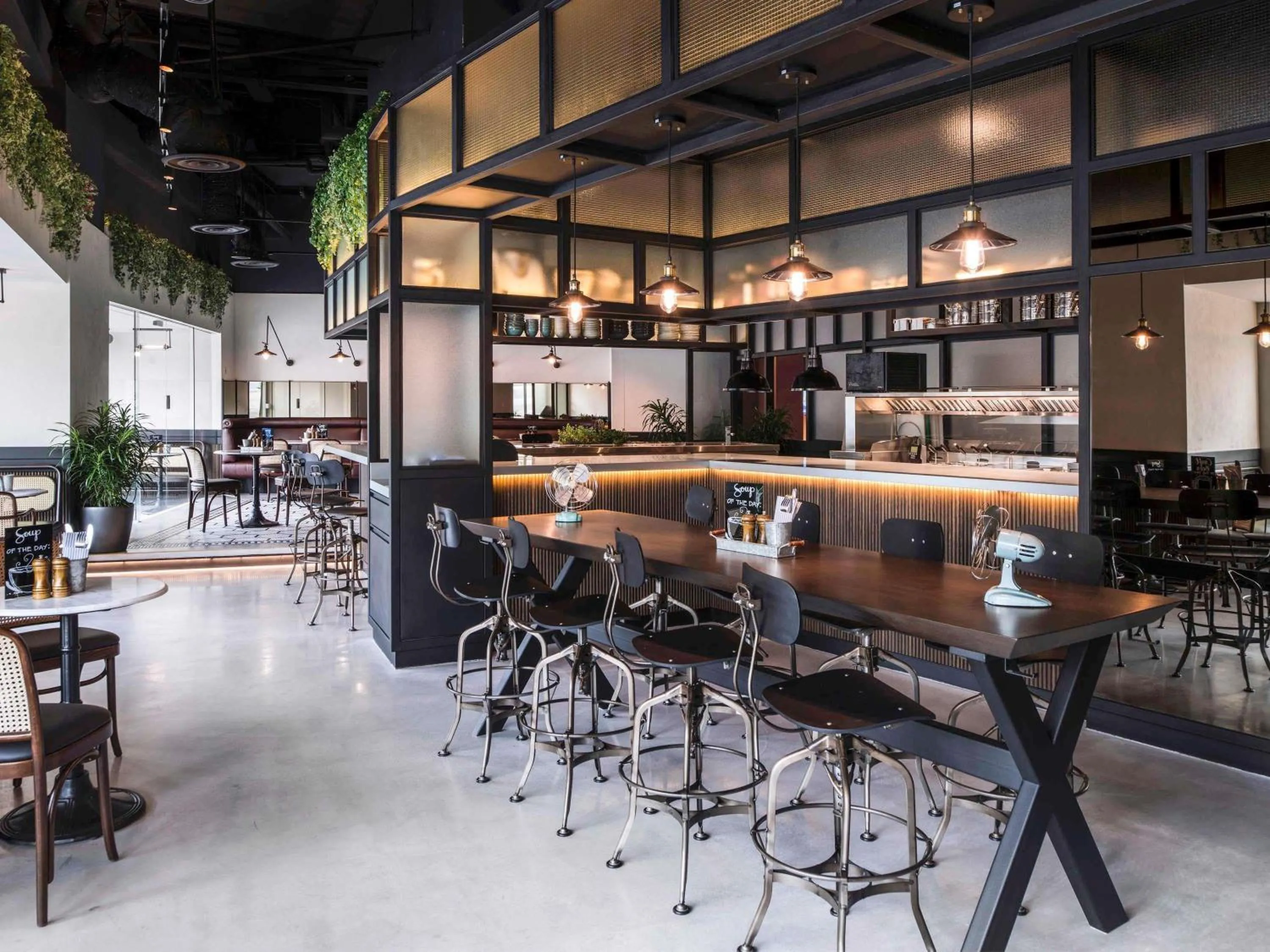 Lounge or bar in Swissotel The Stamford Singapore