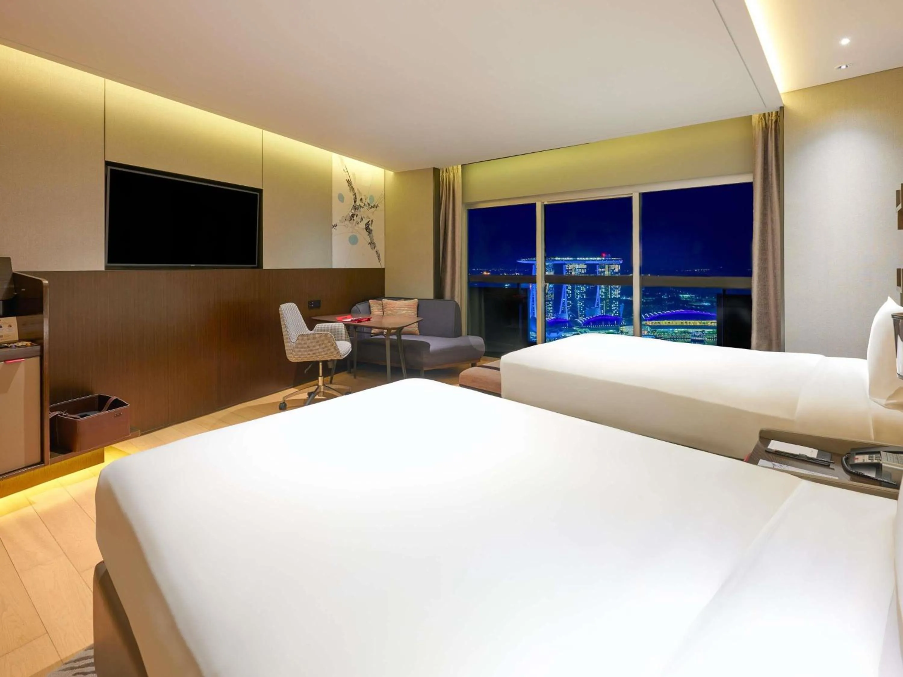 Bedroom, Bed in Swissotel The Stamford Singapore