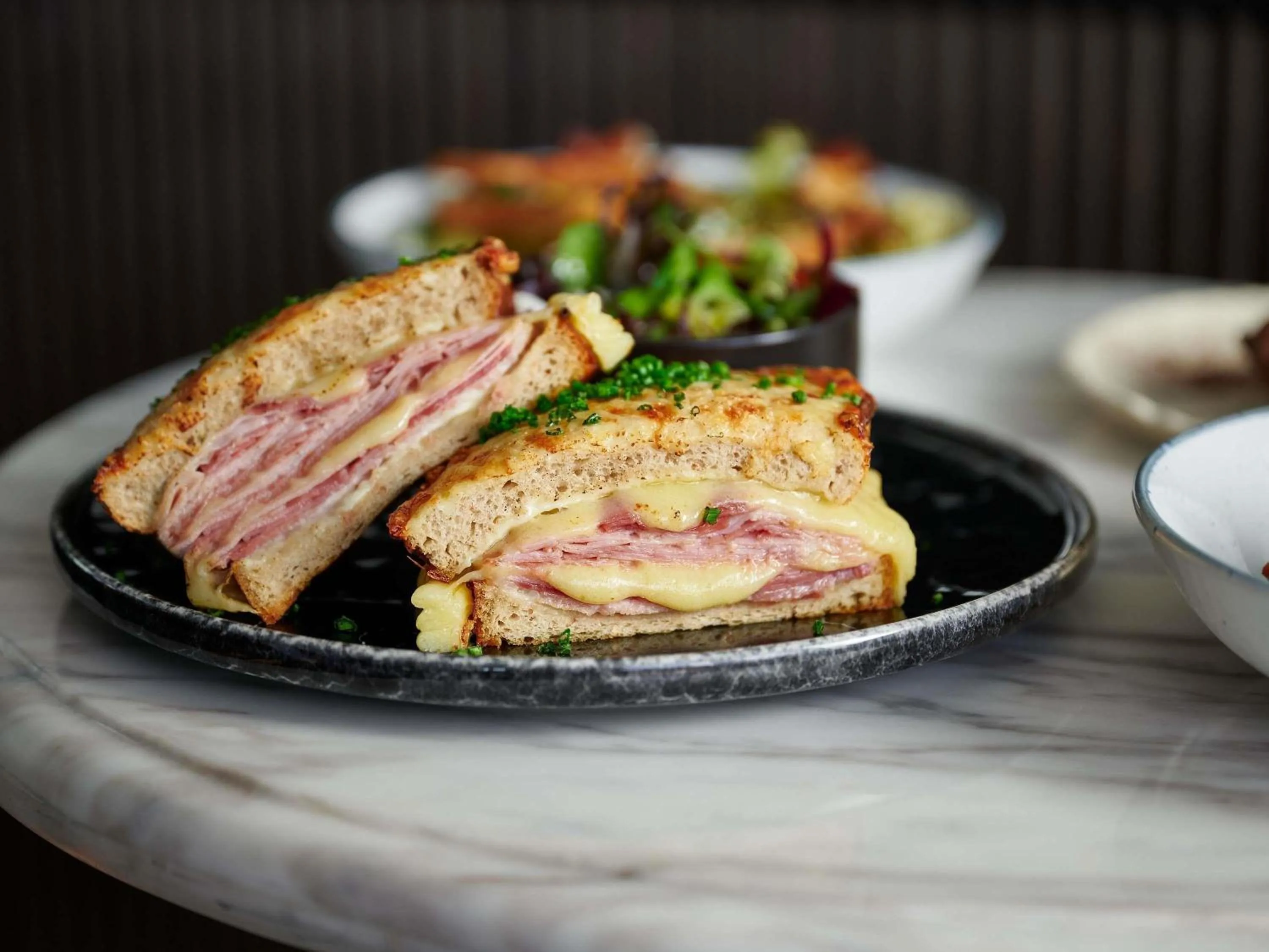 Lounge or bar in Swissotel The Stamford Singapore