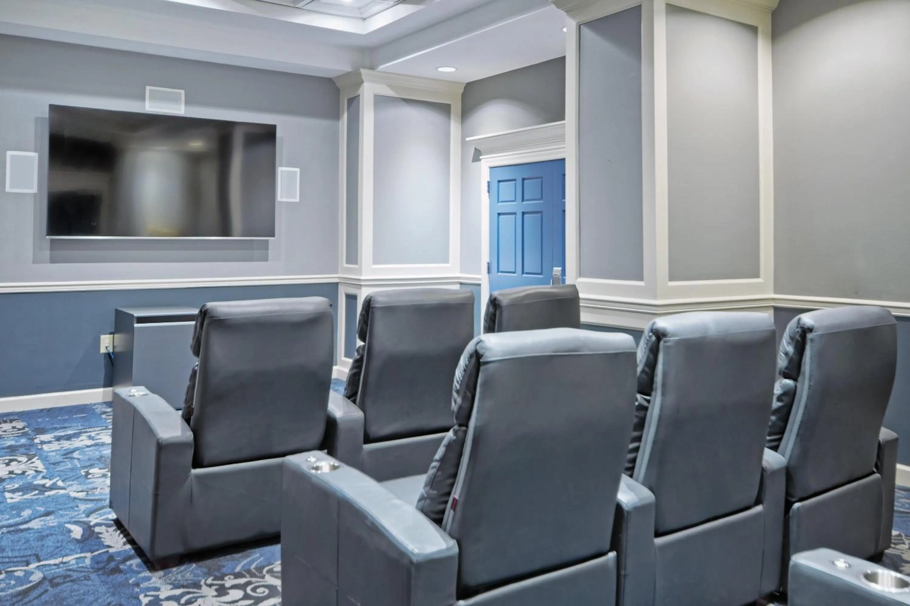 Entertainment in Club Wyndham Old Town Alexandria