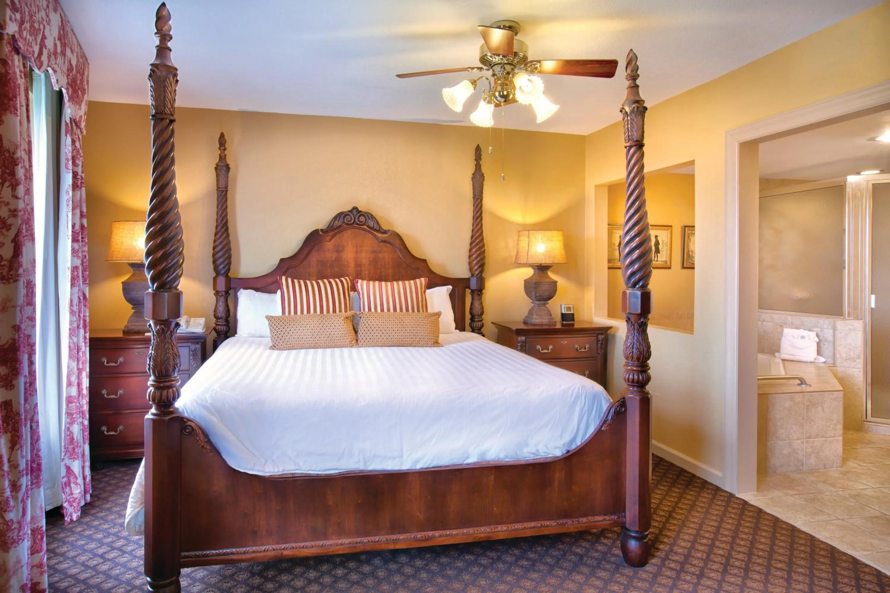 Bedroom, Bed in Club Wyndham Old Town Alexandria