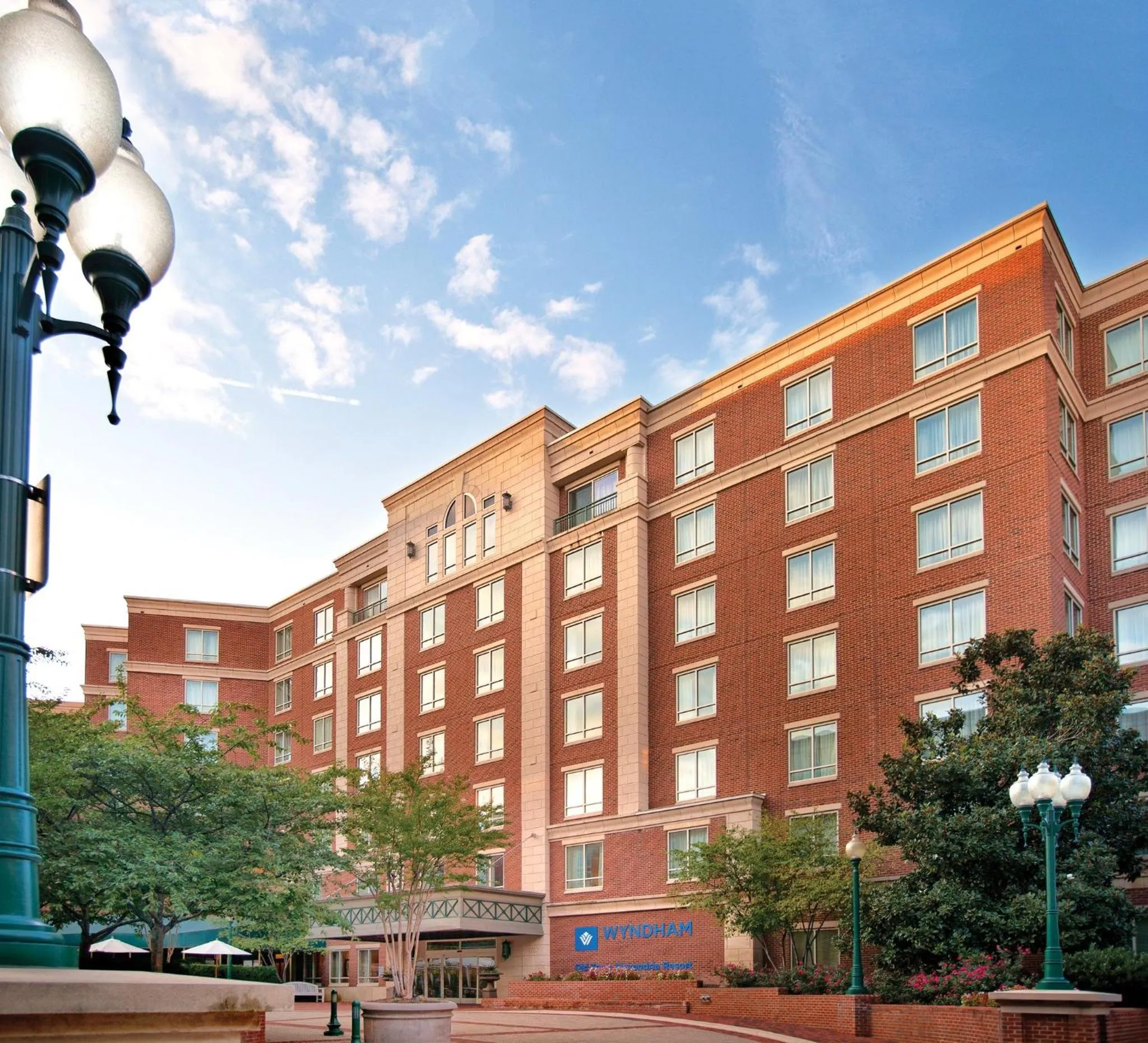 Property building in Club Wyndham Old Town Alexandria