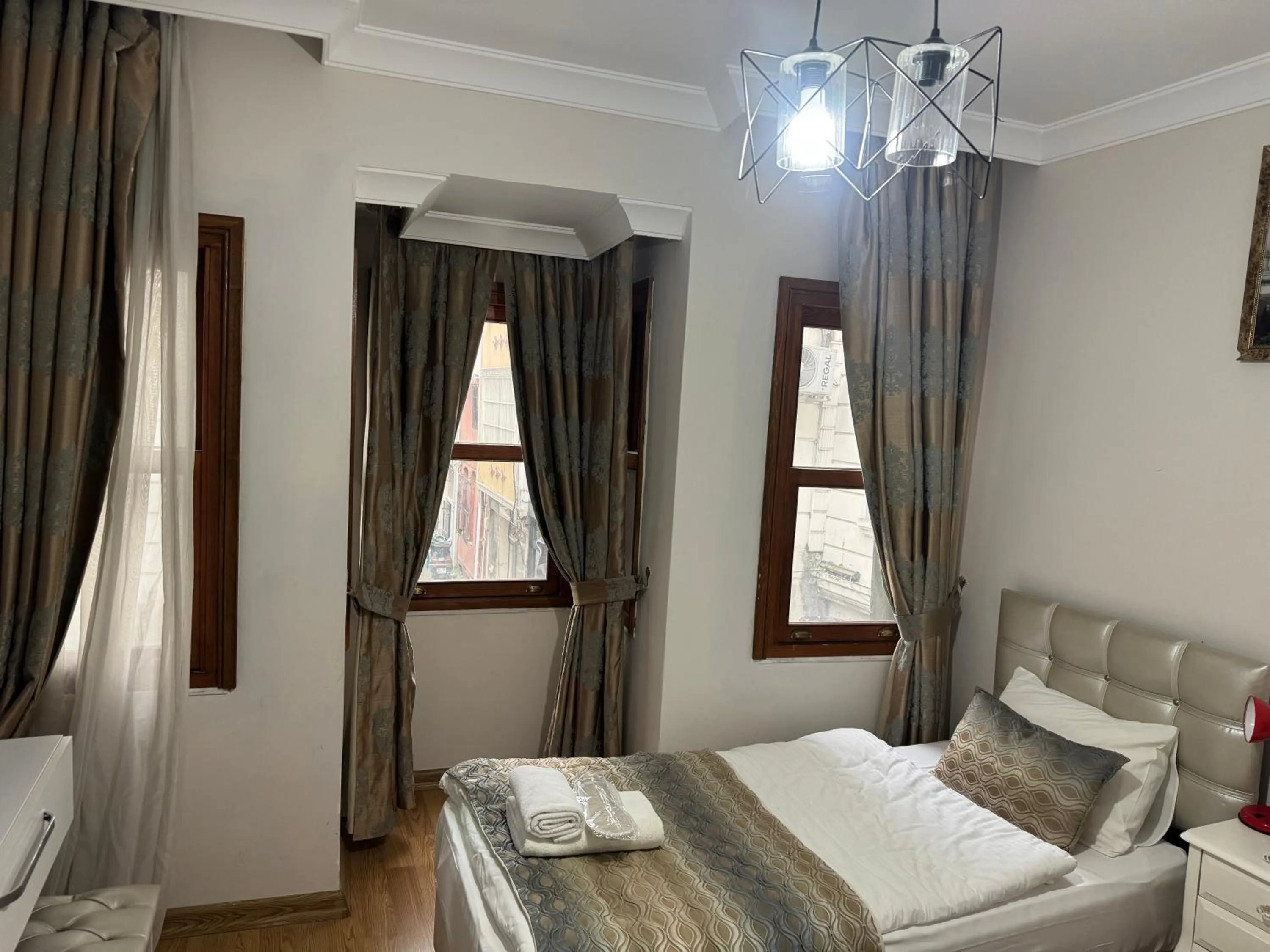 Photo of the whole room, Bed in Rosalie Palace Hotel