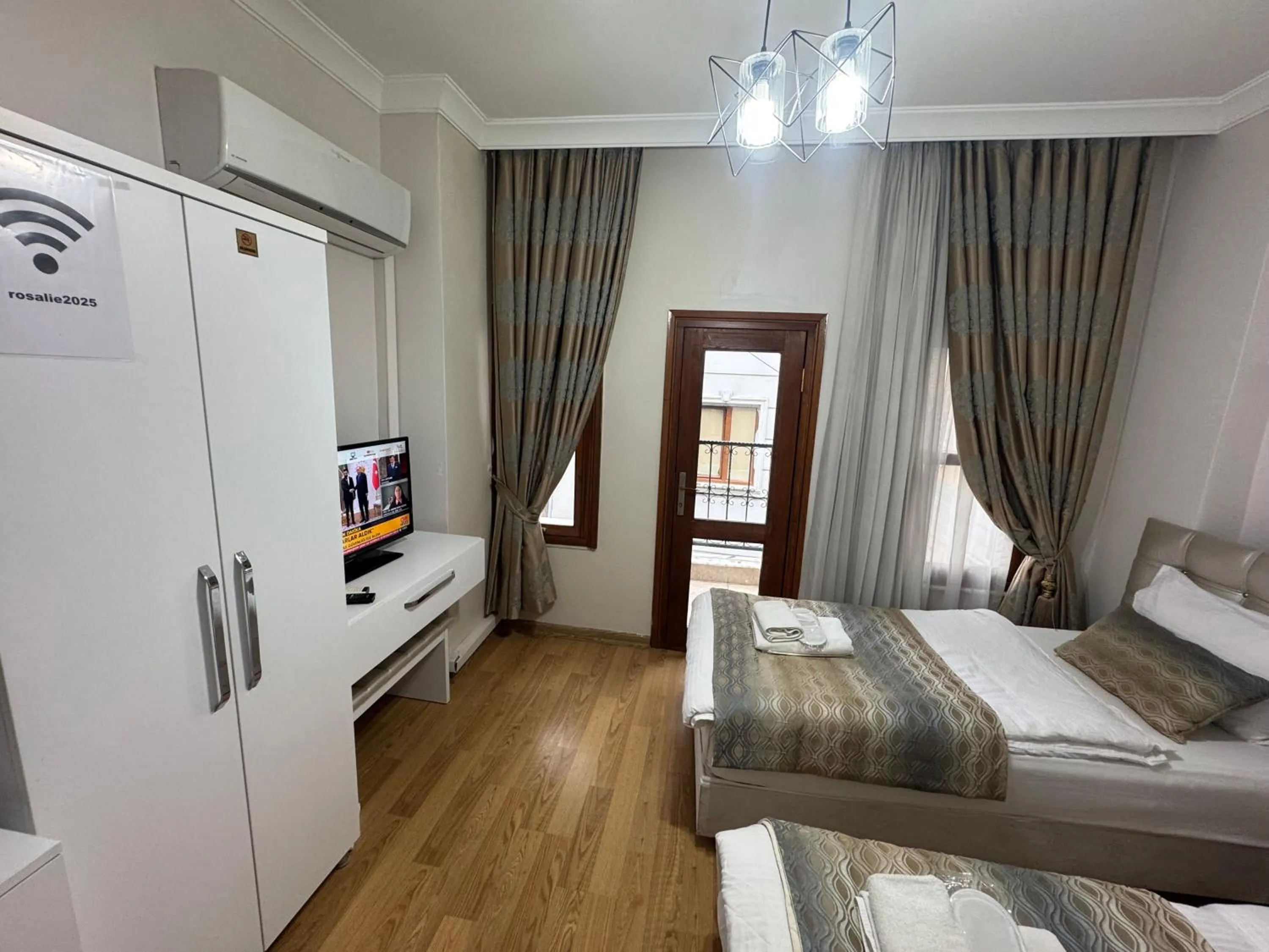 Photo of the whole room, Bed in Rosalie Palace Hotel