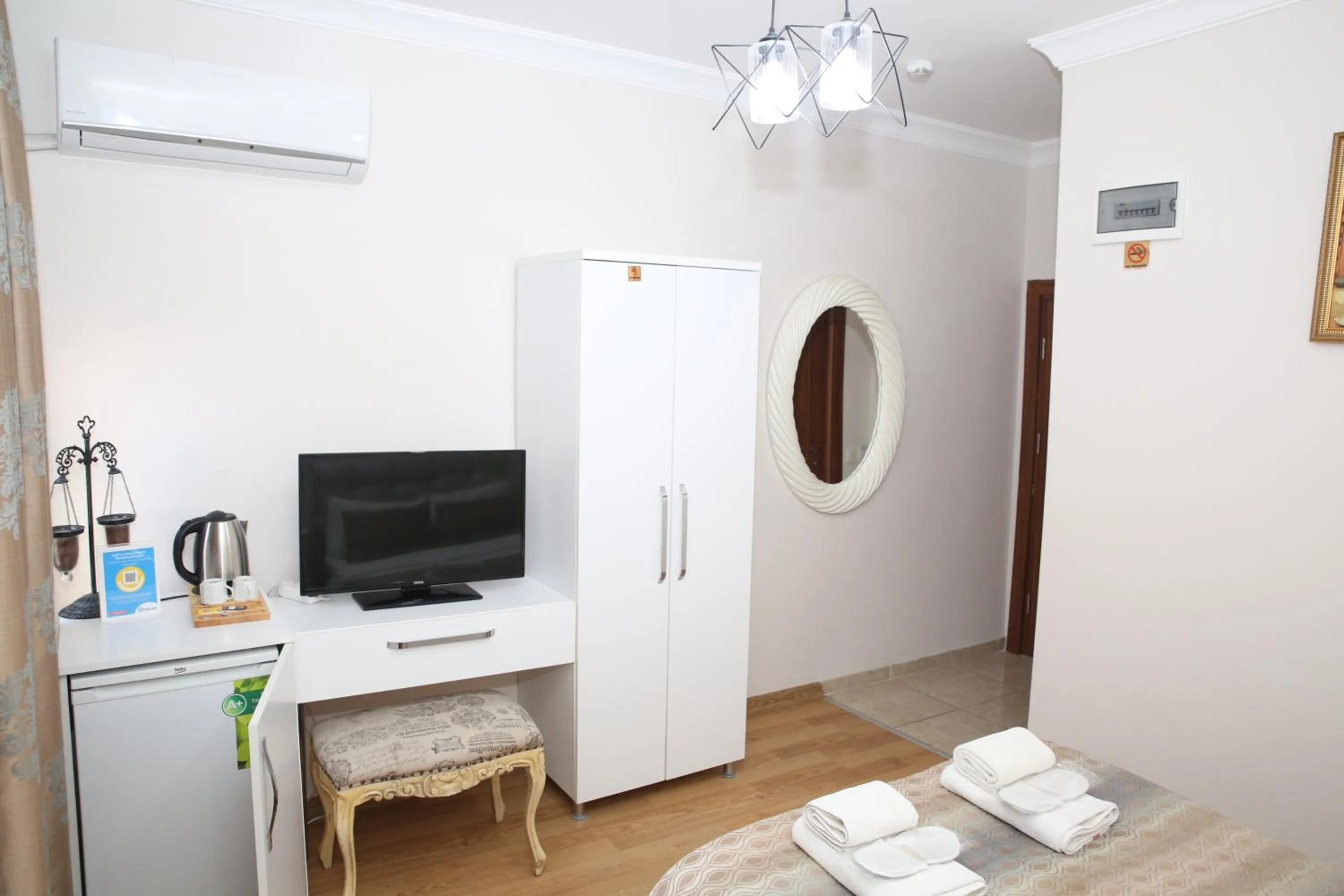 Photo of the whole room, Bed in Rosalie Palace Hotel