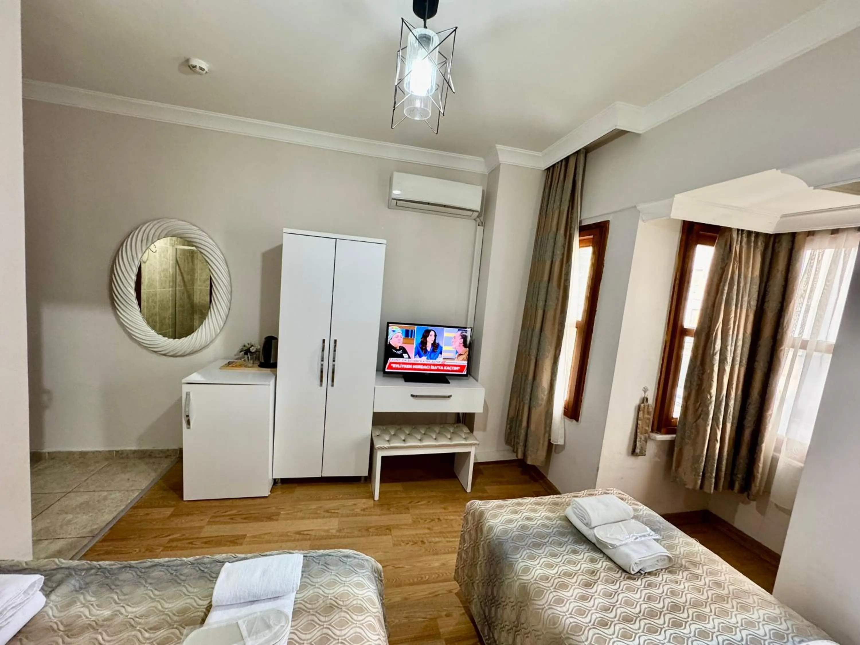 Photo of the whole room, Bed in Rosalie Palace Hotel