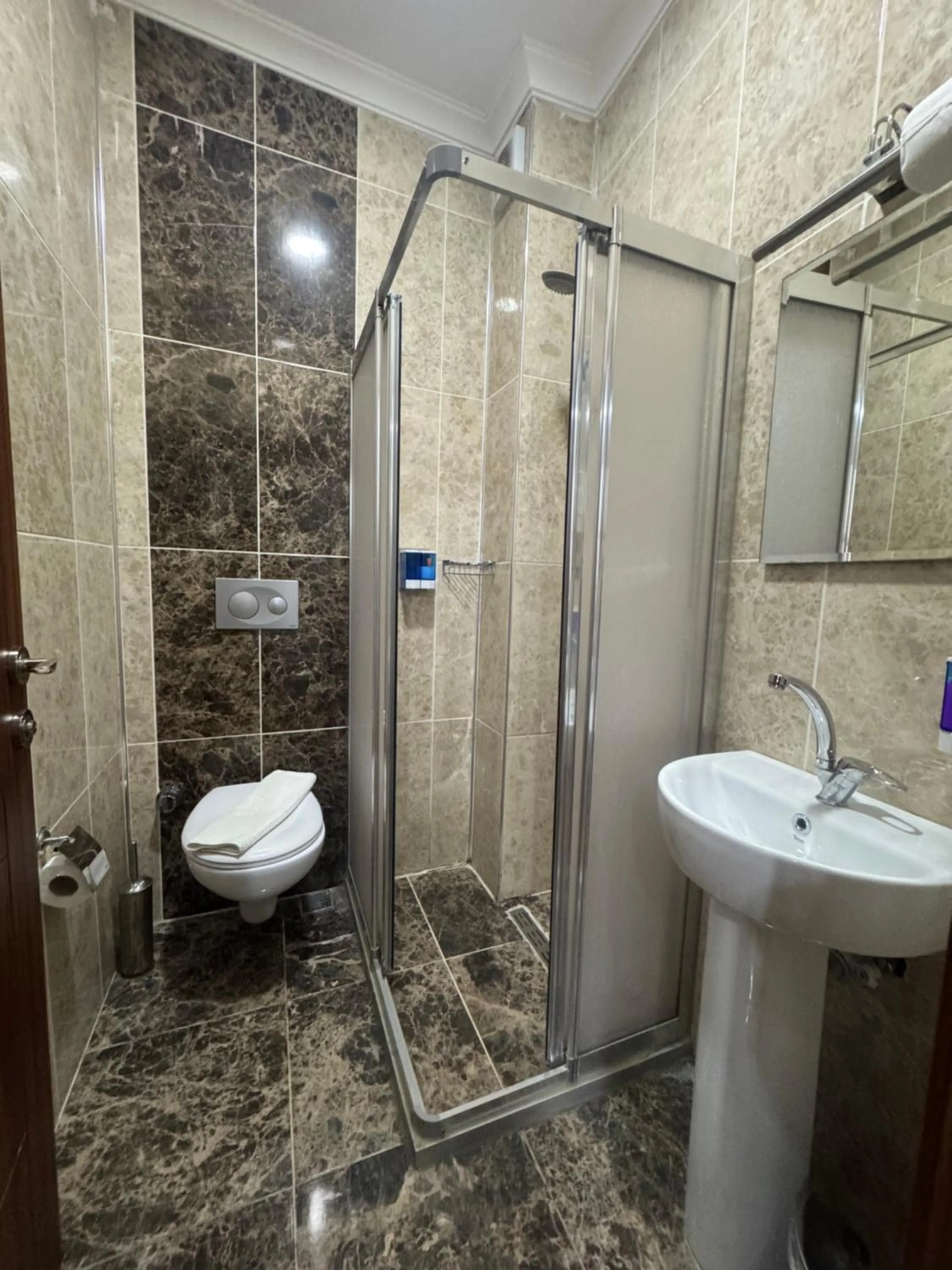 Shower in Rosalie Palace Hotel