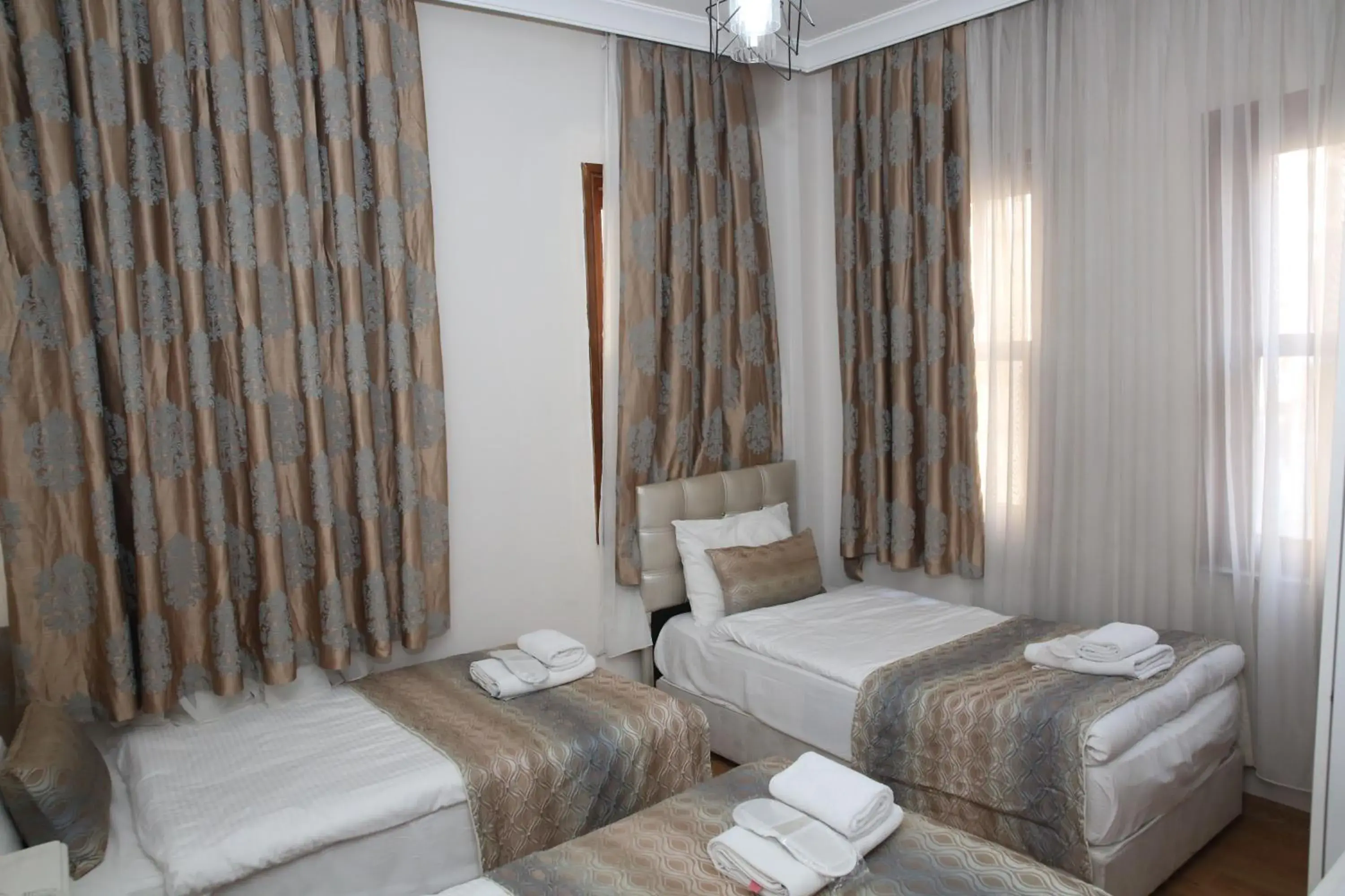 Standard Triple Room in Rosalie Palace Standard Triple Room in Rosalie Palace