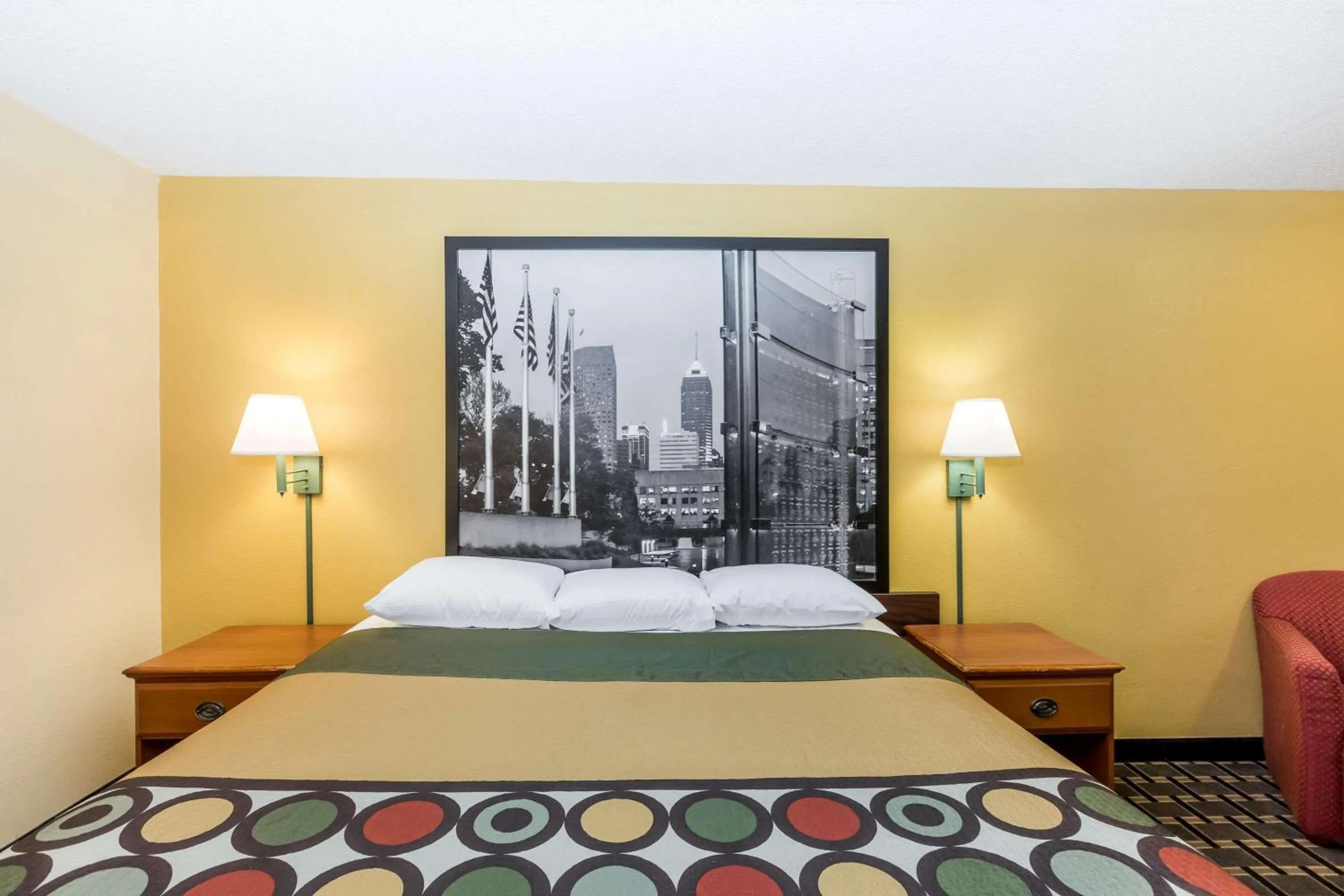 Photo of the whole room, Bed in Super 8 by Wyndham Indianapolis-Southport Rd