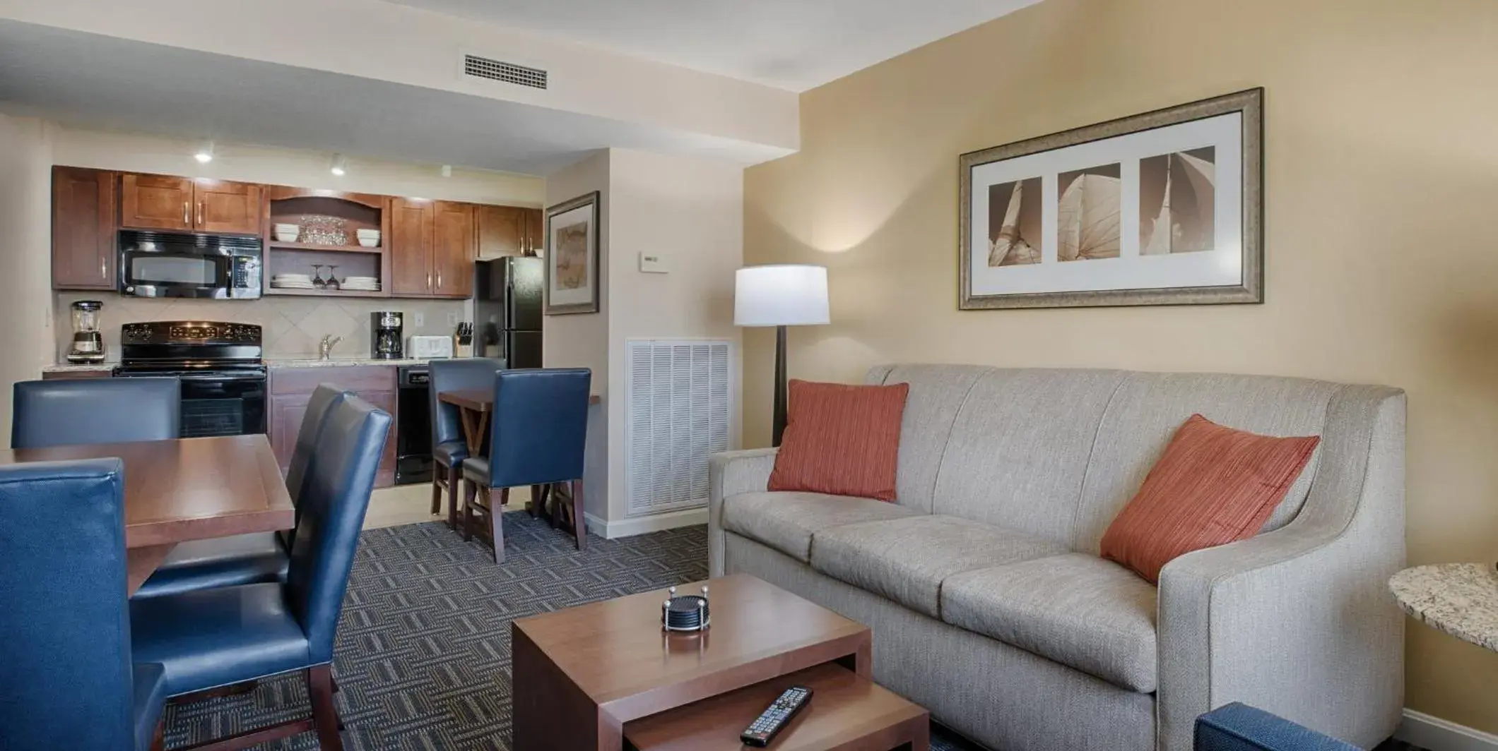 Living room in Club Wyndham Long Wharf Living room in Club Wyndham Long Wharf