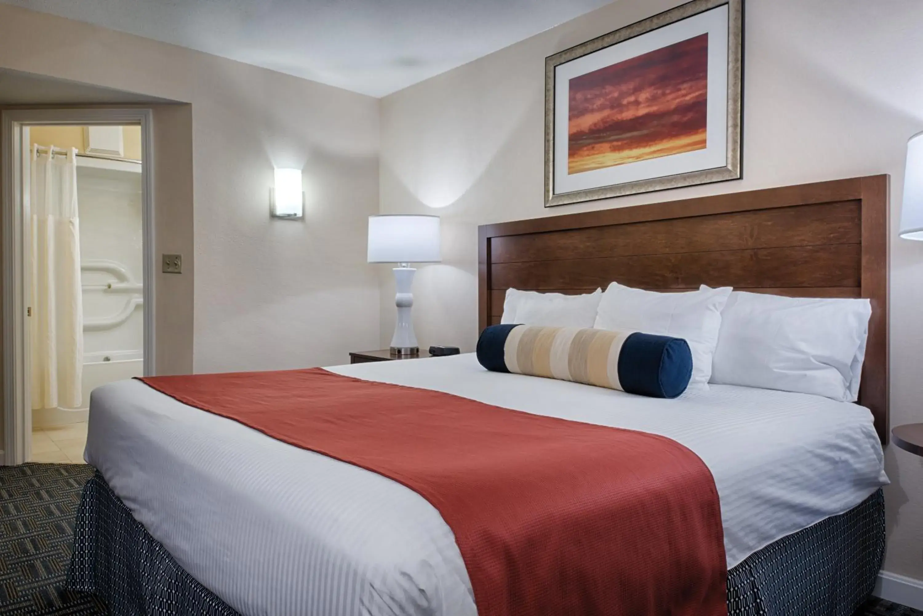 Photo of the whole room, Bed in Club Wyndham Long Wharf Photo of the whole room, Bed in Club Wyndham Long Wharf