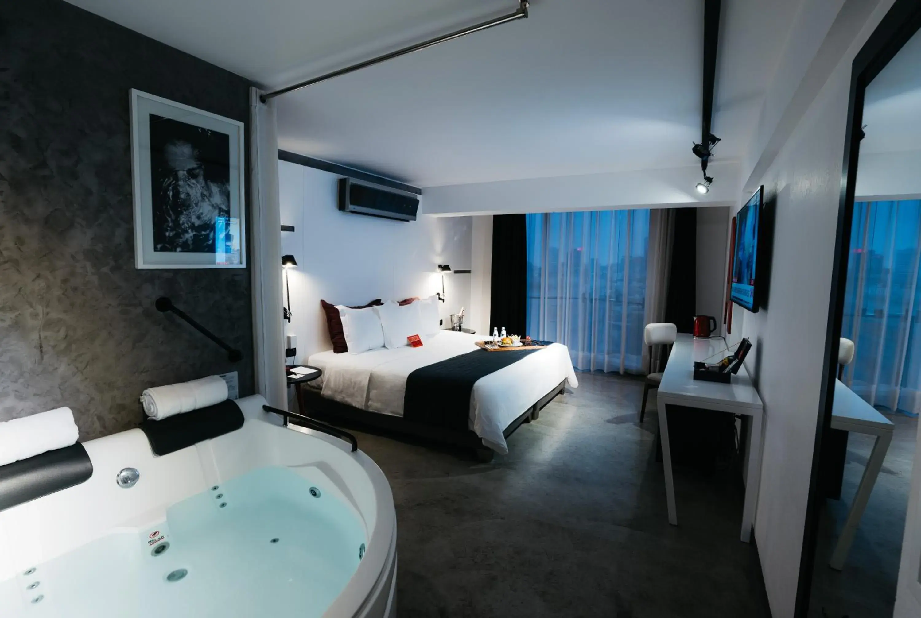 Hot Tub, Bed in BTH Hotel – Boutique Concept Hot Tub, Bed in BTH Hotel – Boutique Concept