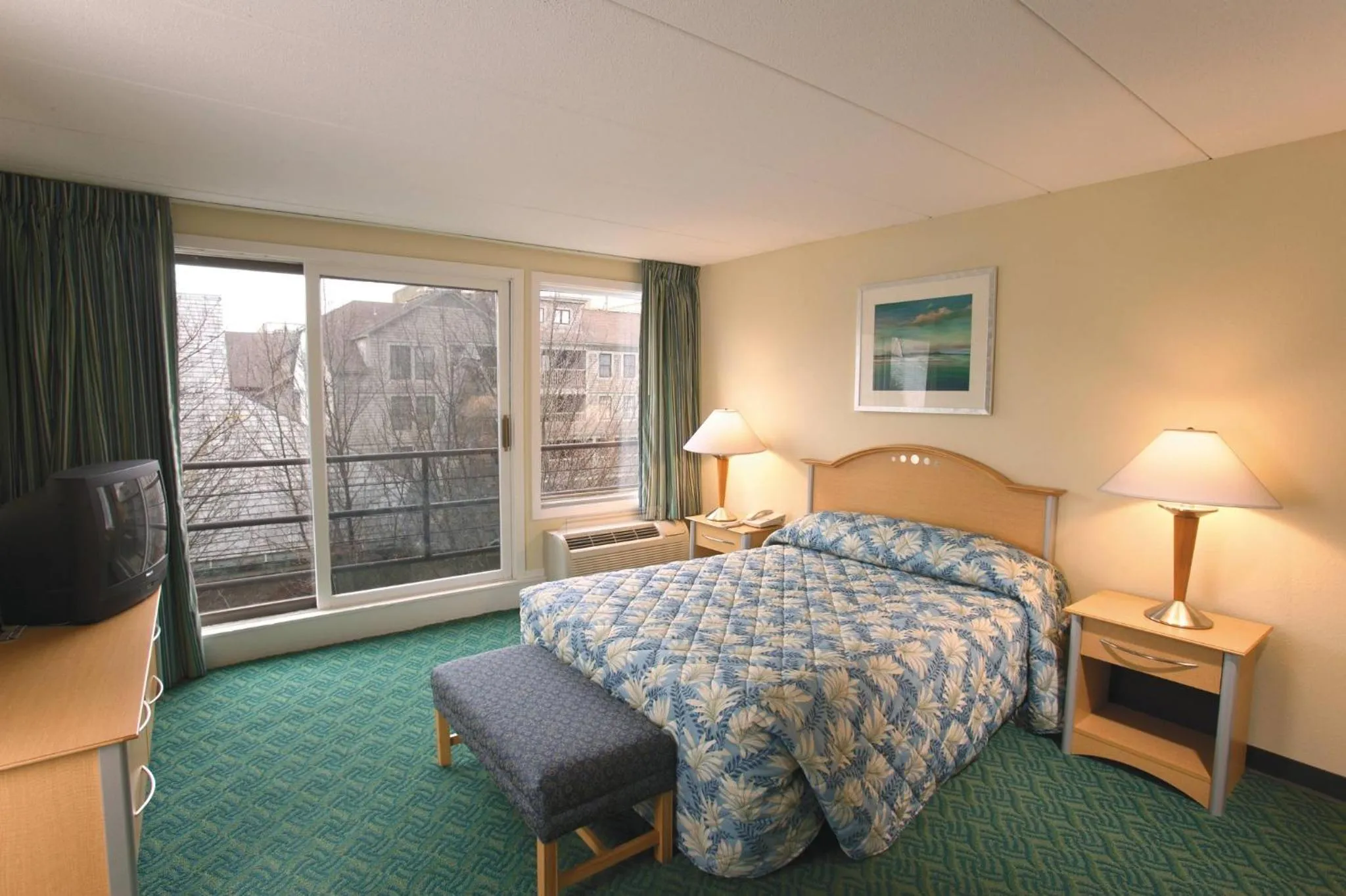 Bed in Club Wyndham Inn on the Harbor