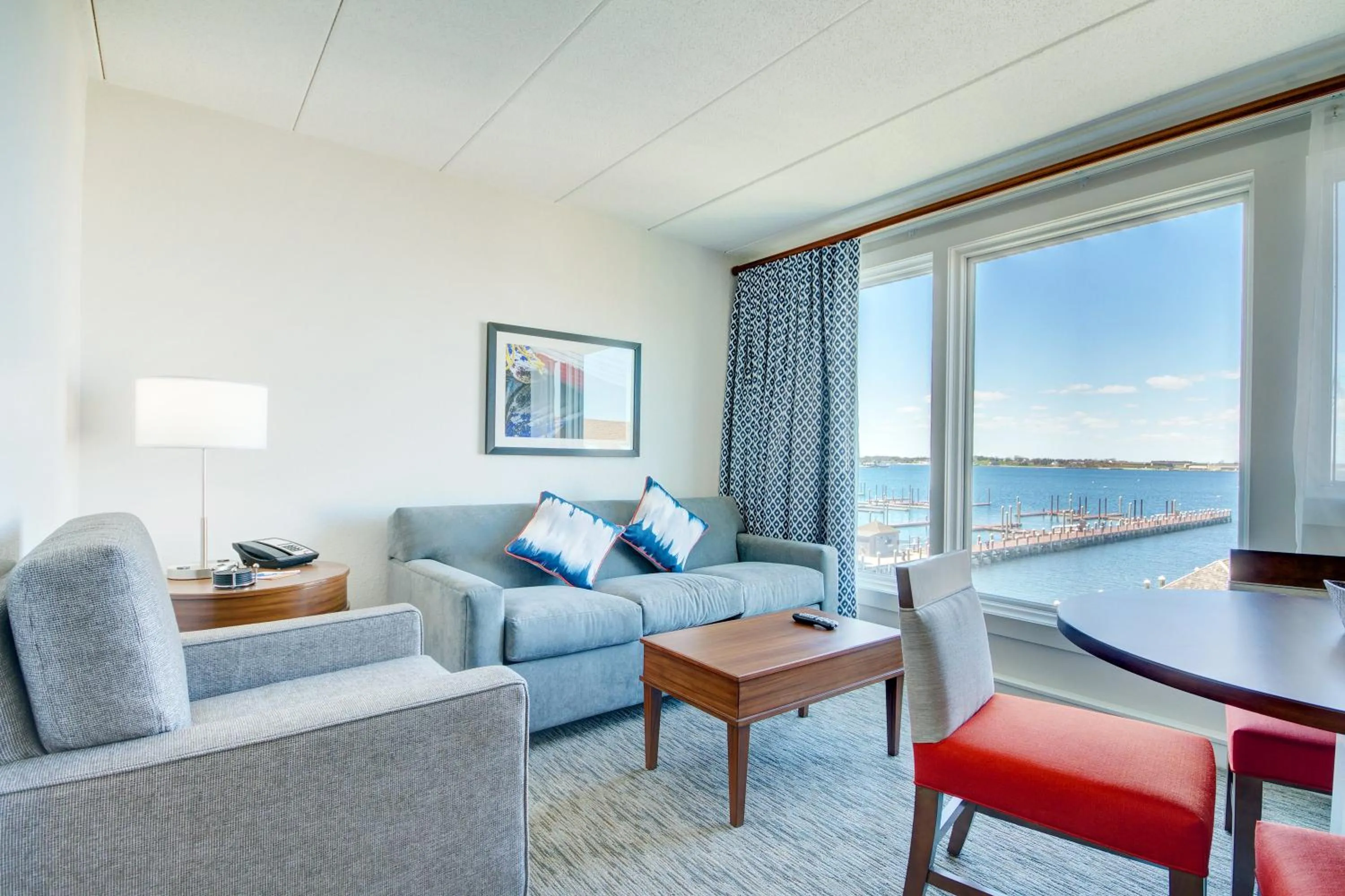 Living room in Club Wyndham Inn on the Harbor