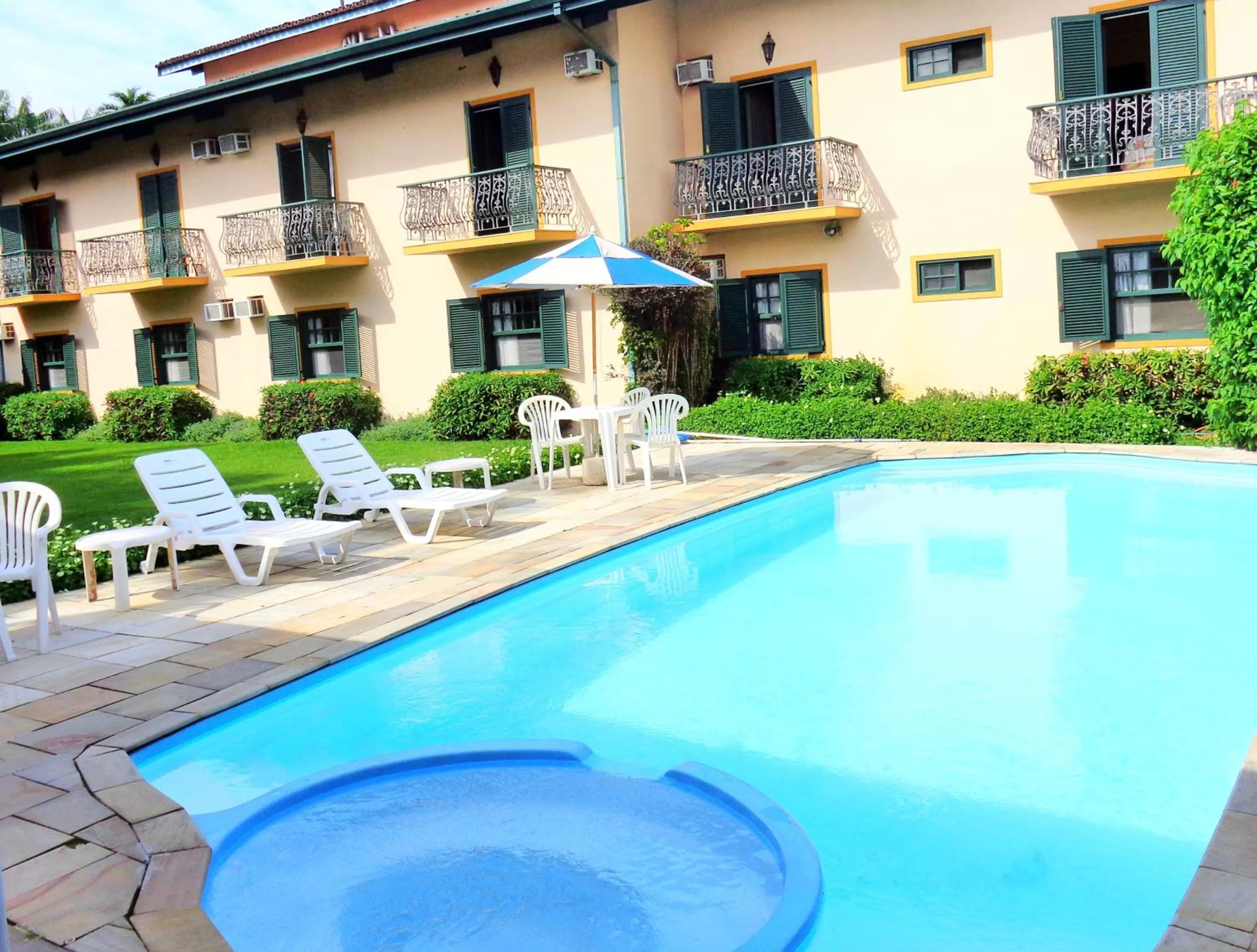 Swimming pool in Pousada Villa Harmonia