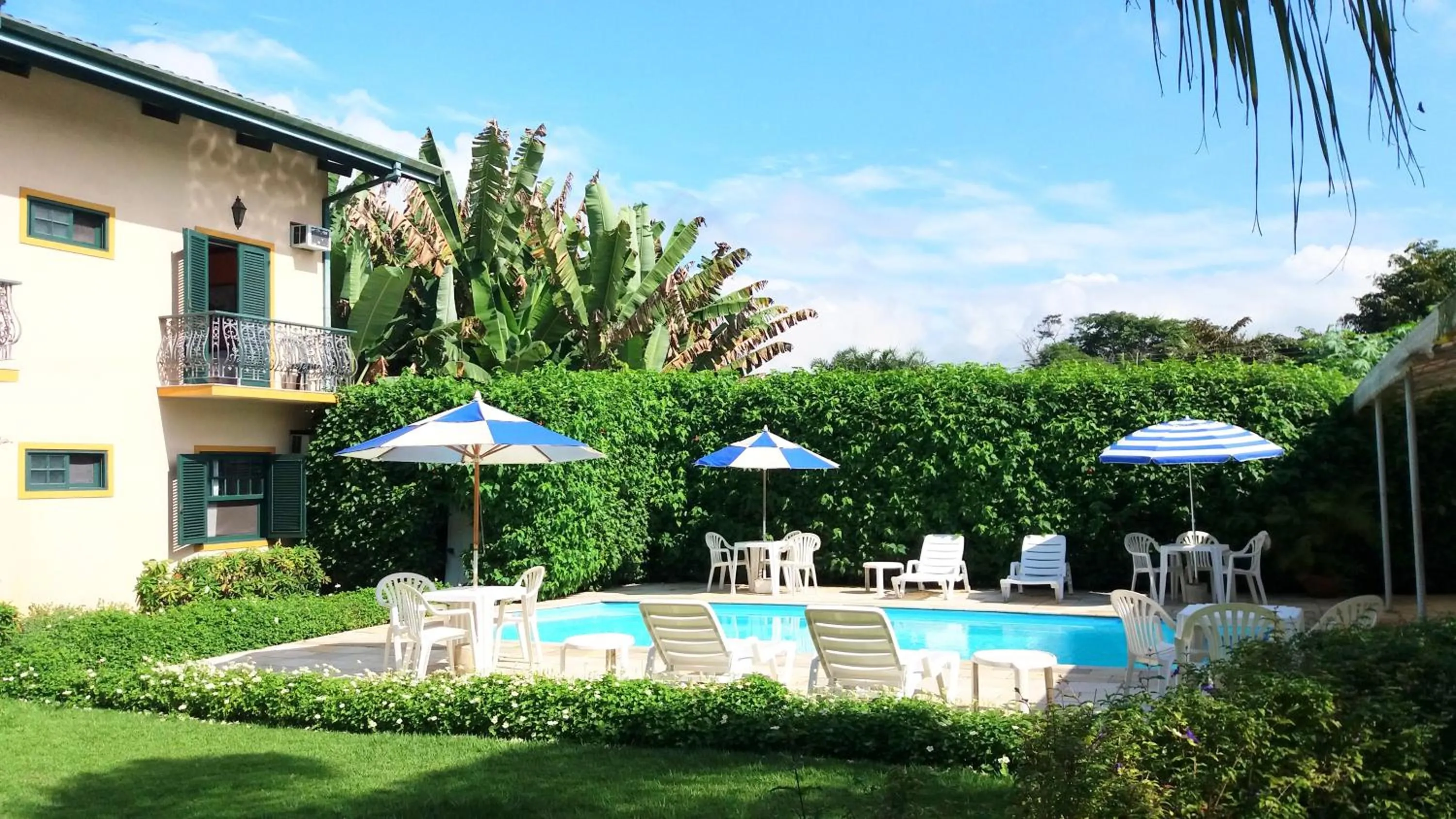 Swimming pool in Pousada Villa Harmonia