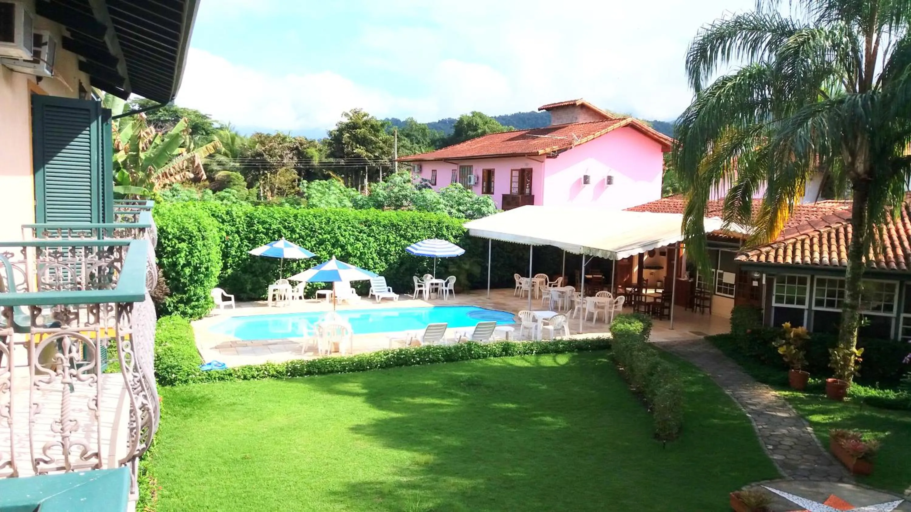 Swimming pool in Pousada Villa Harmonia