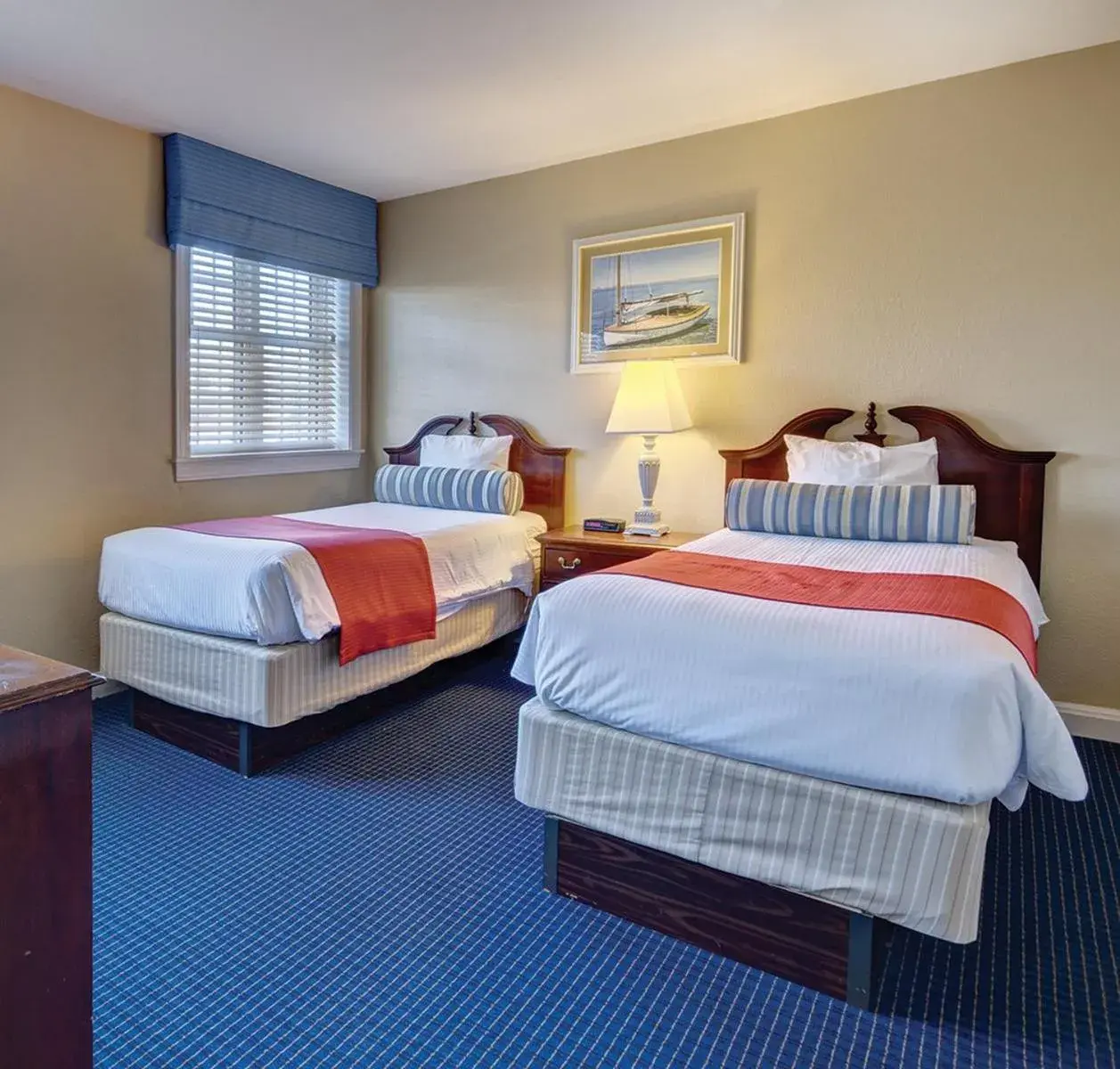 Photo of the whole room, Bed in Club Wyndham Newport Onshore Photo of the whole room, Bed in Club Wyndham Newport Onshore