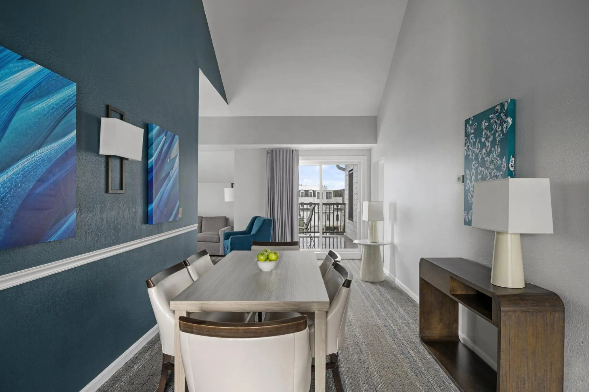 Restaurant/places to eat in Club Wyndham Newport Onshore