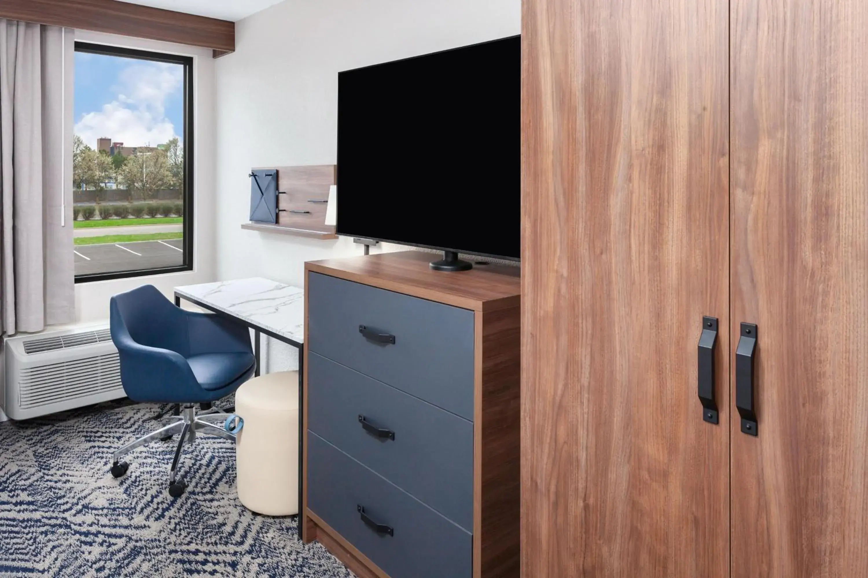 Photo of the whole room in Candlewood Suites Columbus North - Worthington by IHG Photo of the whole room in Candlewood Suites Columbus North - Worthington by IHG