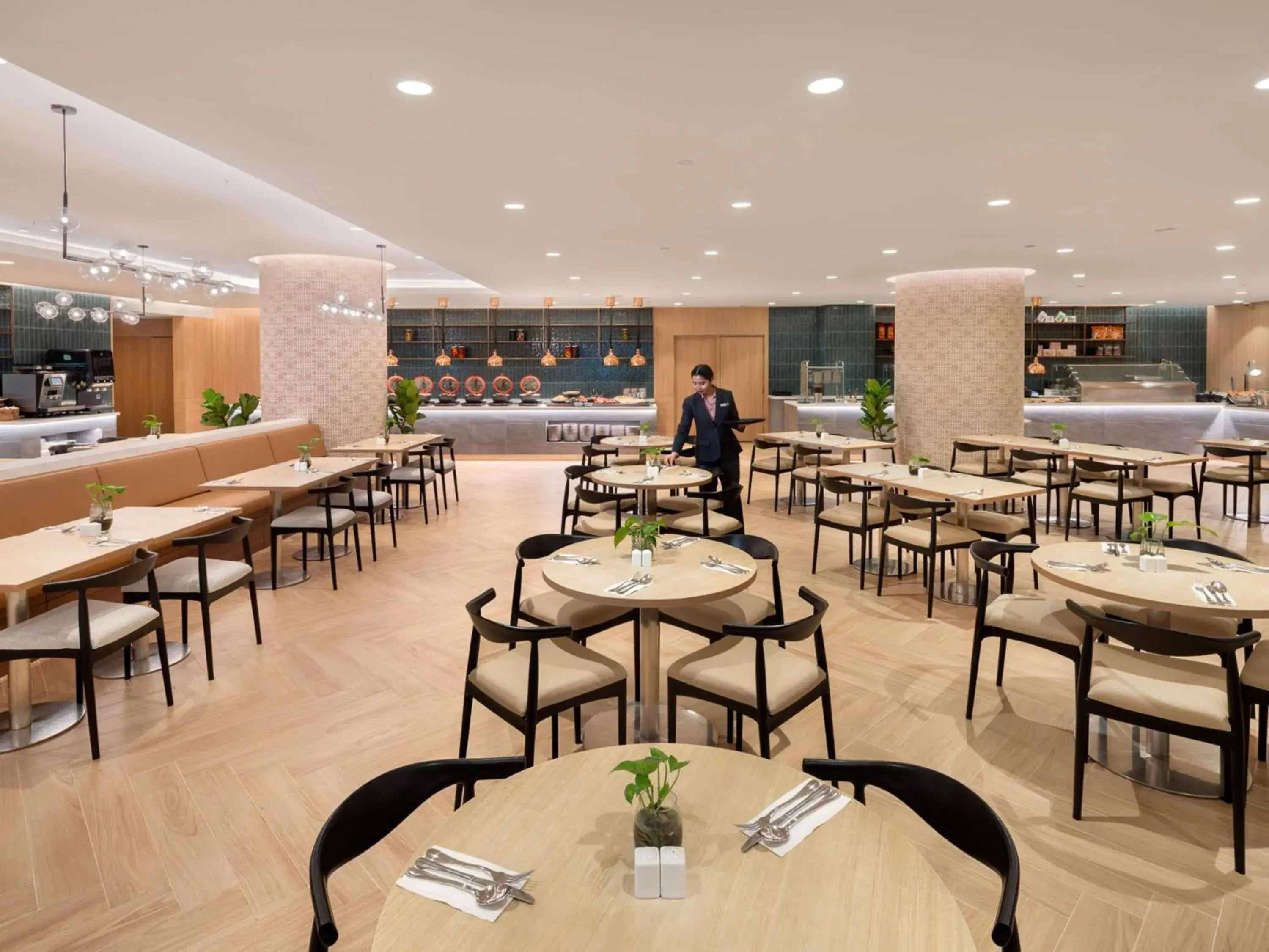 Restaurant/places to eat in Grand Mercure Singapore Roxy Restaurant/places to eat in Grand Mercure Singapore Roxy