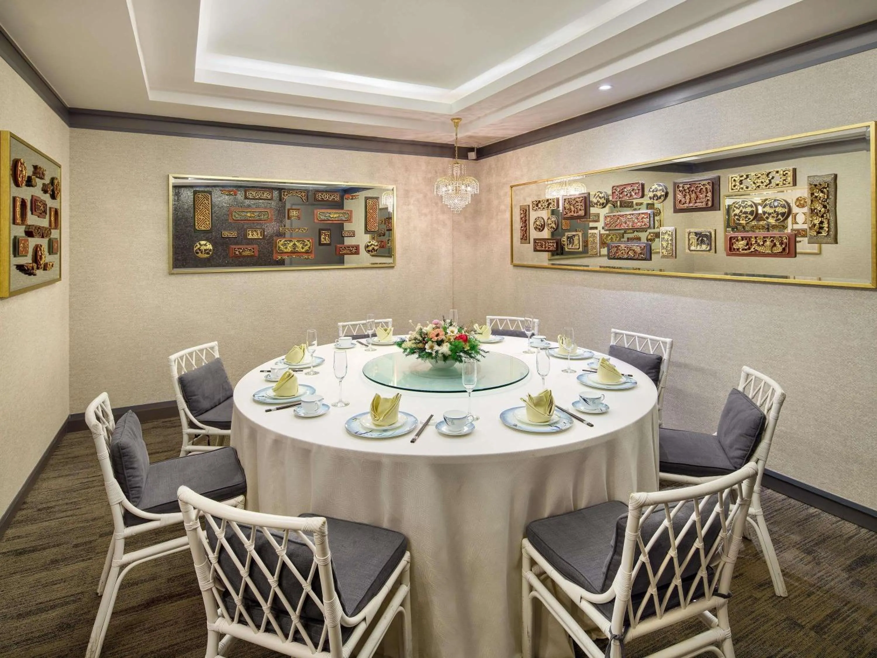 Restaurant/places to eat in Grand Mercure Singapore Roxy