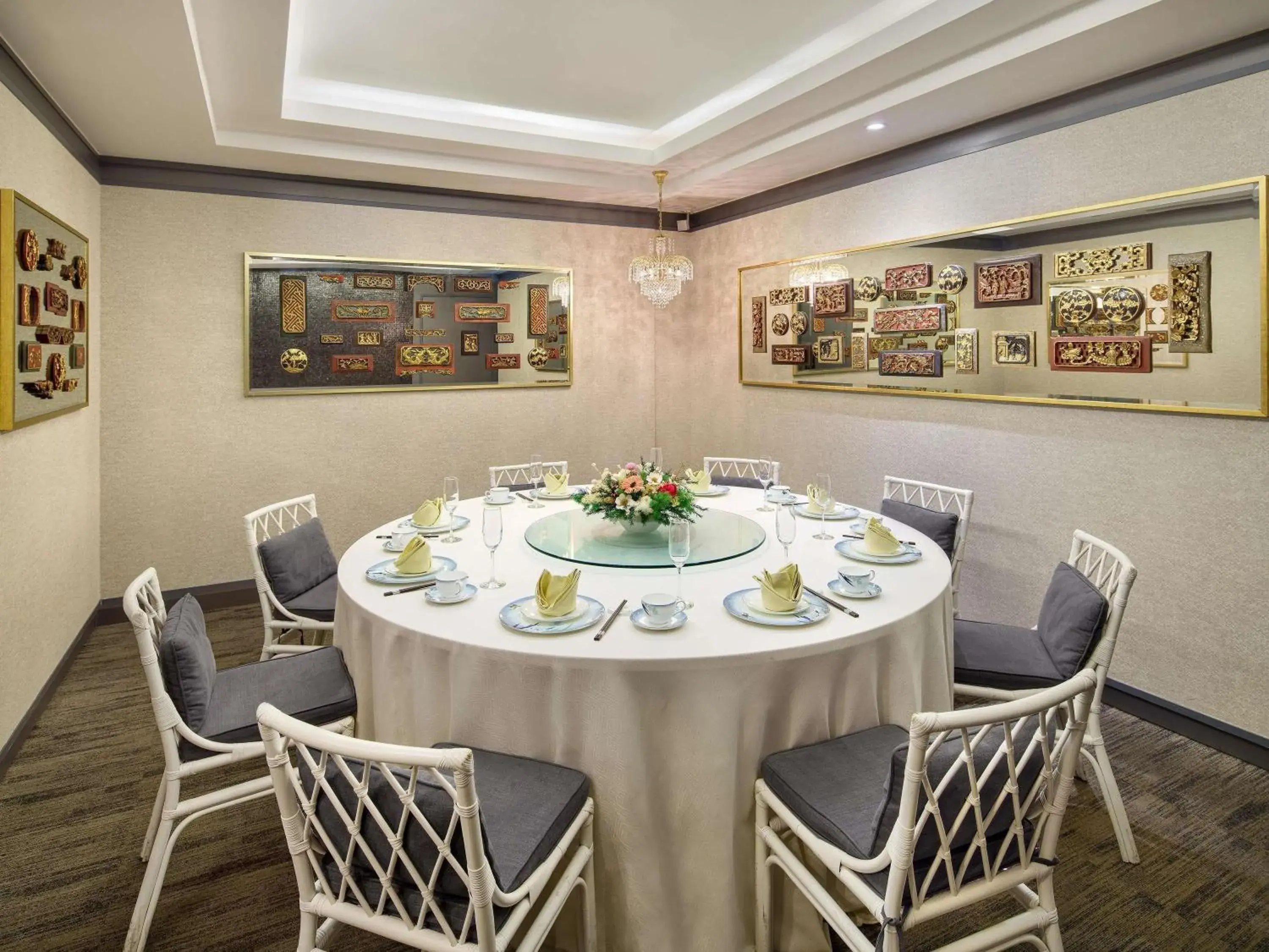 Restaurant/places to eat in Grand Mercure Singapore Roxy Restaurant/places to eat in Grand Mercure Singapore Roxy