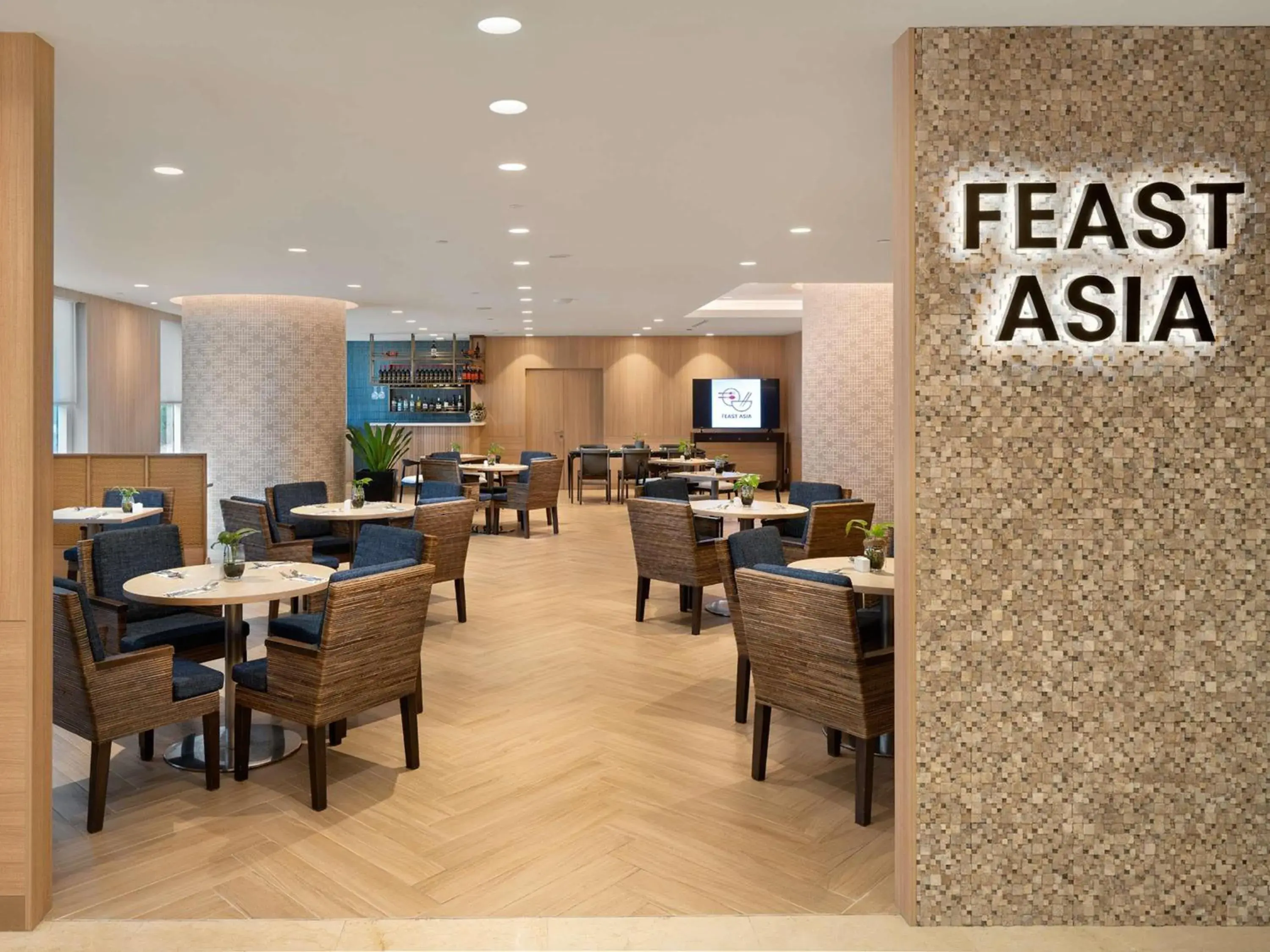 Restaurant/places to eat in Grand Mercure Singapore Roxy Restaurant/places to eat in Grand Mercure Singapore Roxy