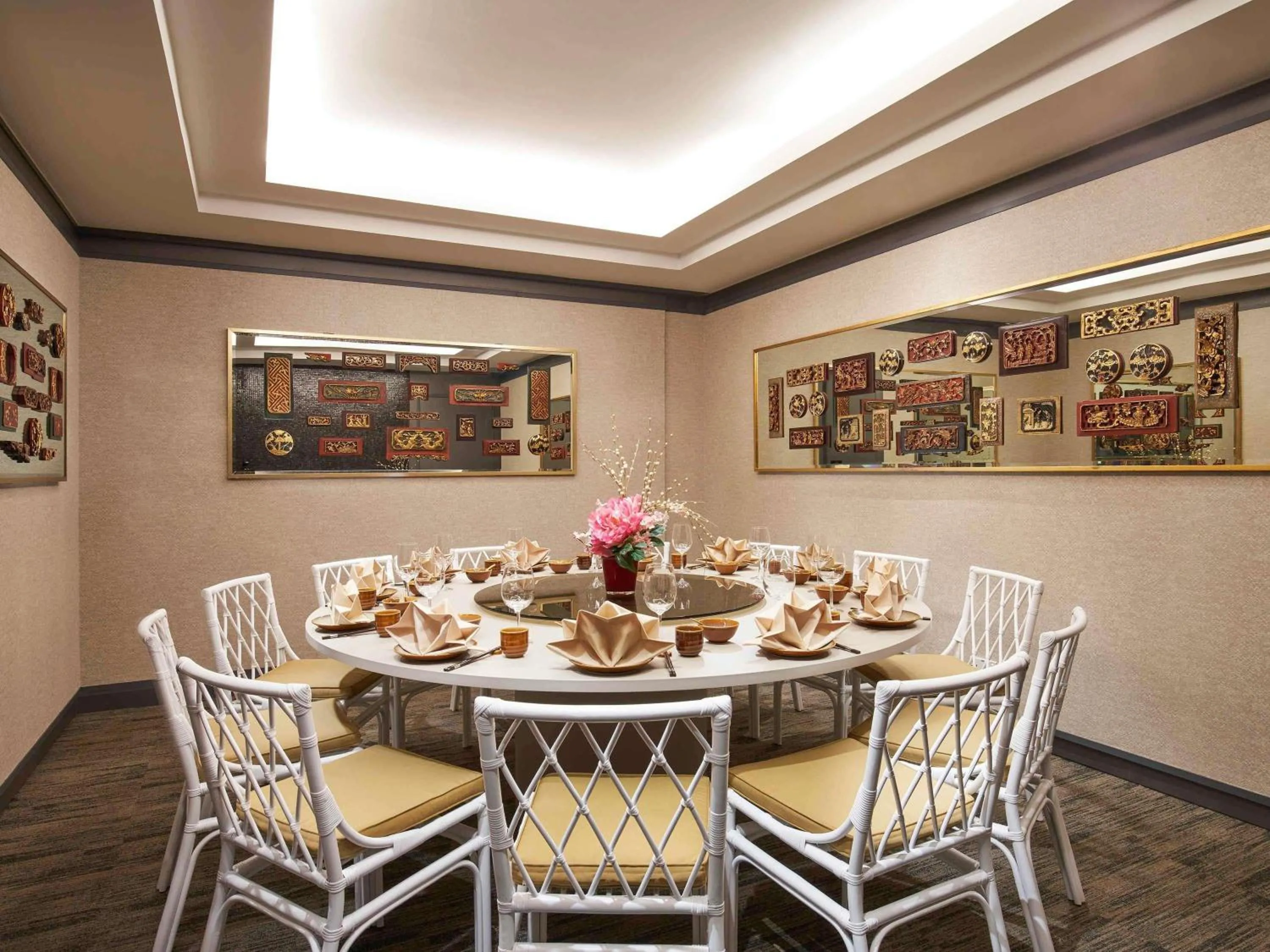 Restaurant/places to eat in Grand Mercure Singapore Roxy