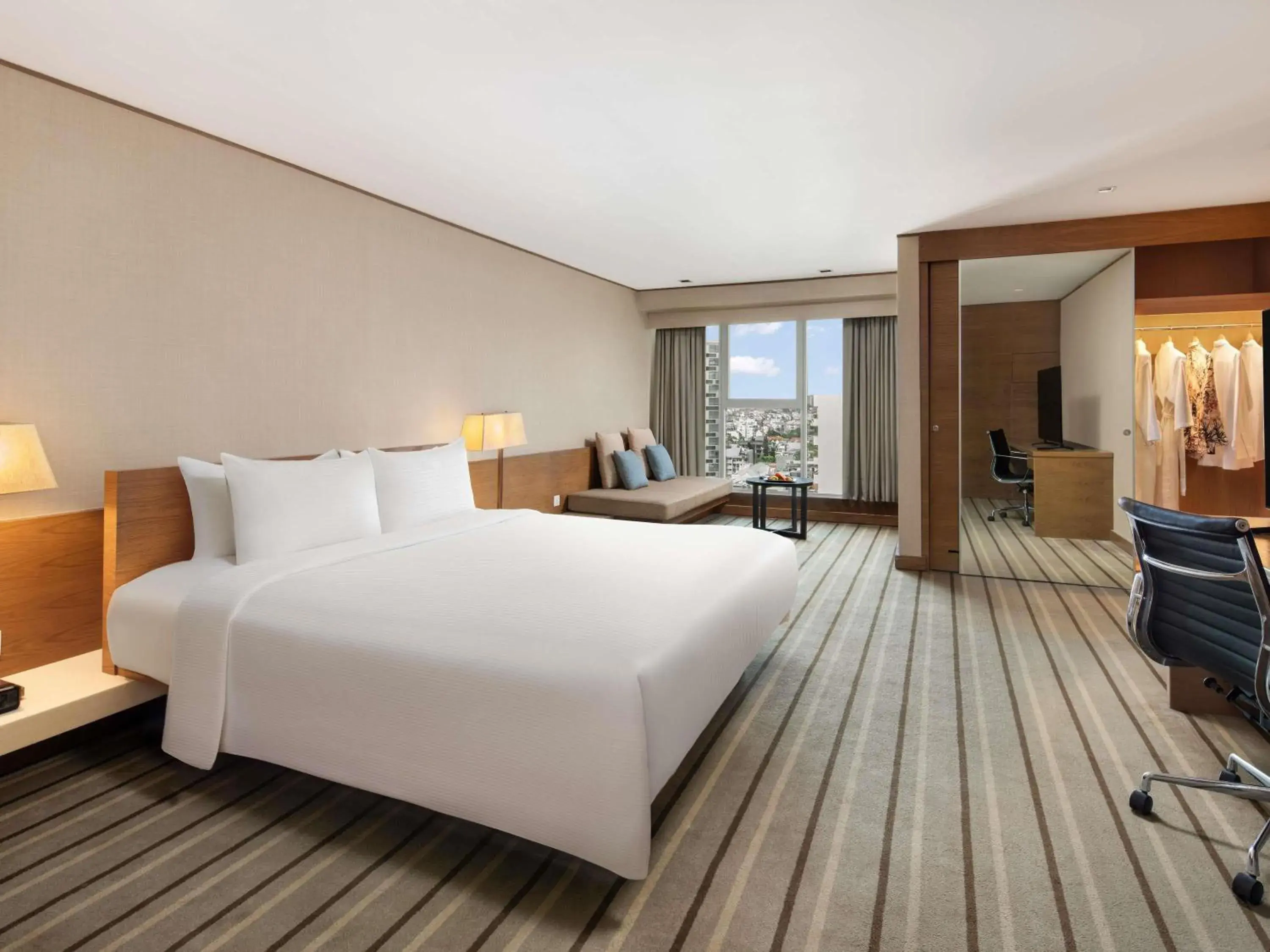 Studio Suite, 1 King Bed, Club Access in Grand Mercure Singapore Roxy Studio Suite, 1 King Bed, Club Access in Grand Mercure Singapore Roxy