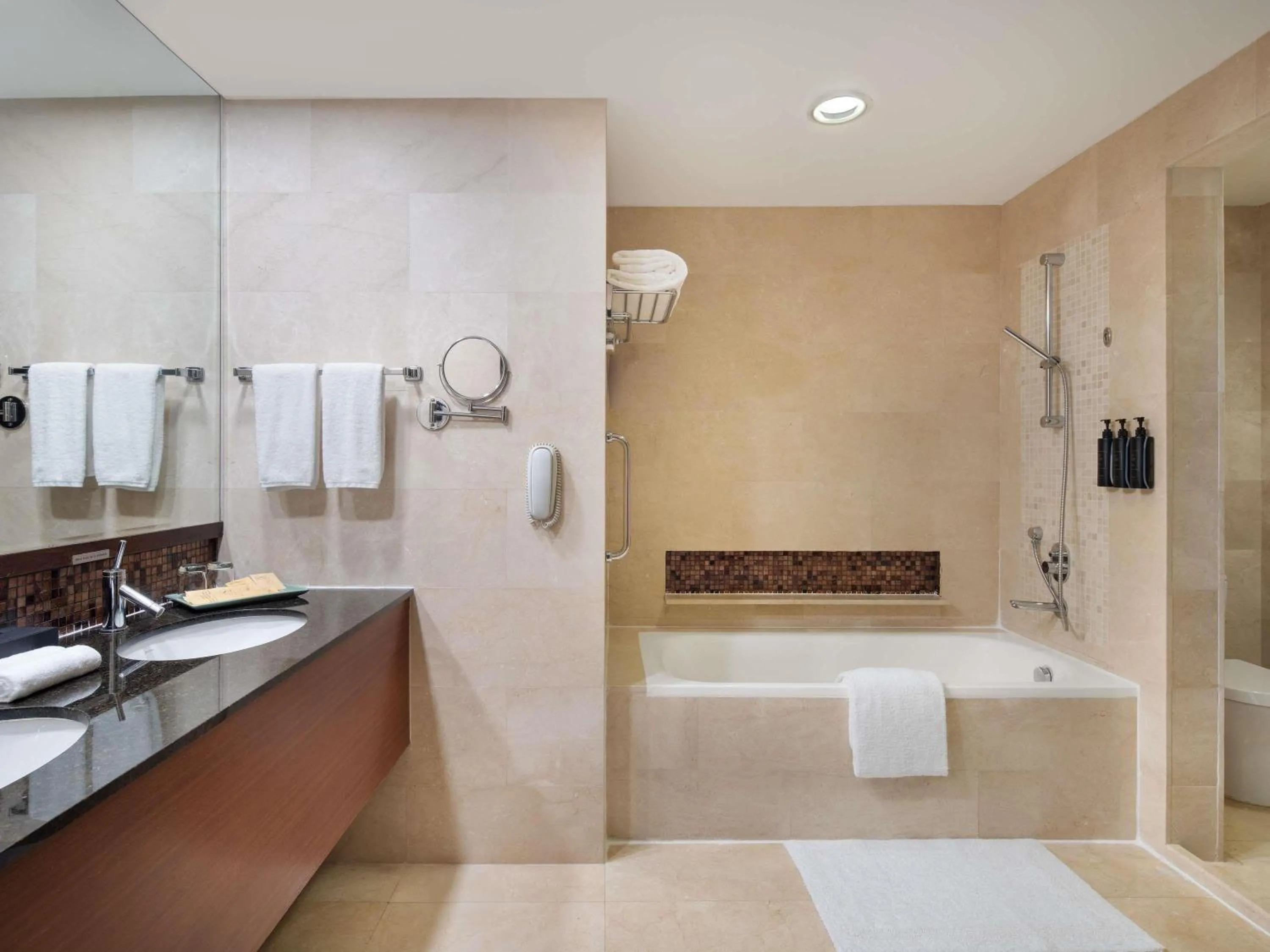 Bedroom in Grand Mercure Singapore Roxy