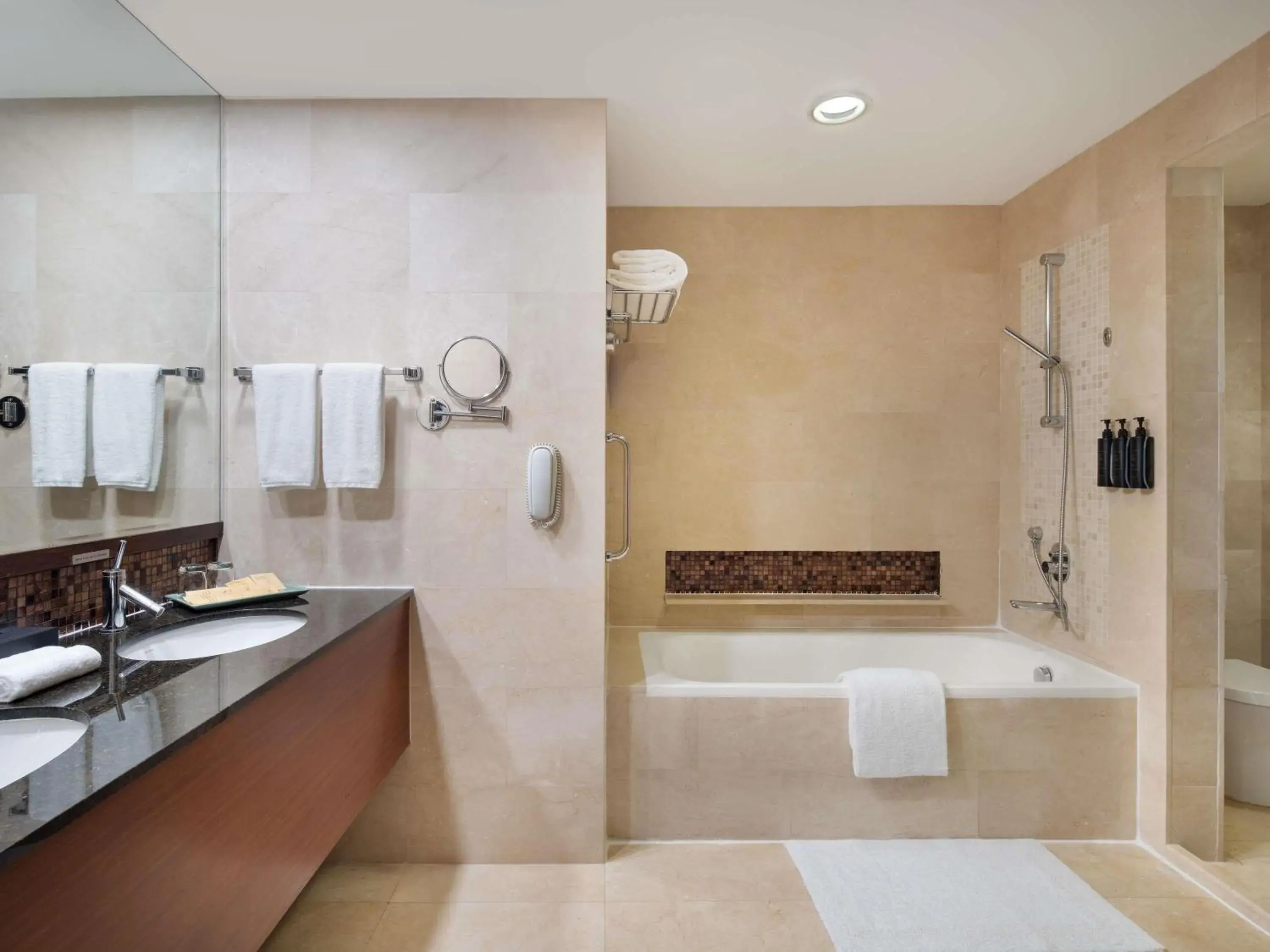 Bedroom in Grand Mercure Singapore Roxy Bedroom in Grand Mercure Singapore Roxy