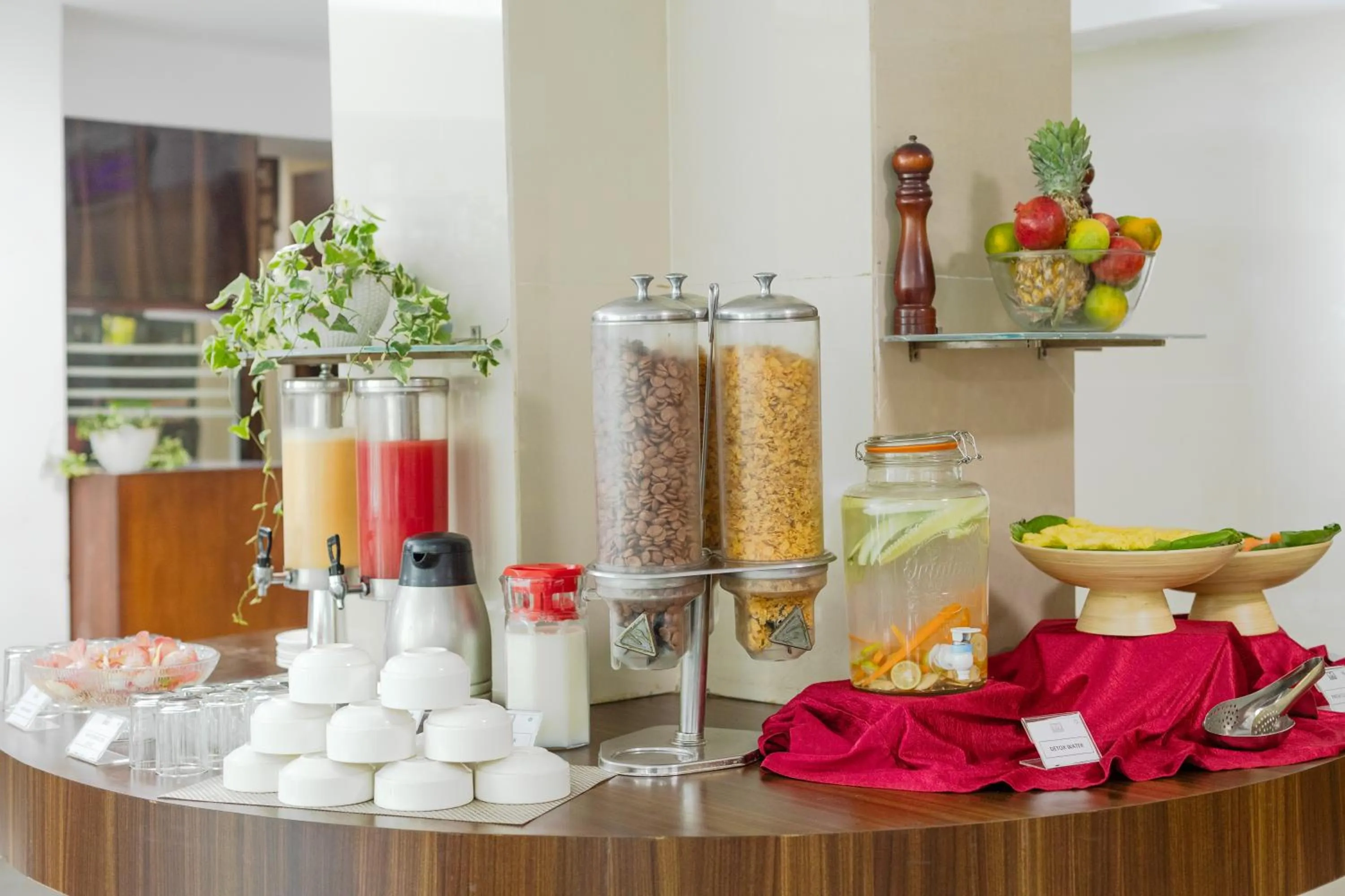 Food in Monarch Luxur - Infantry Road