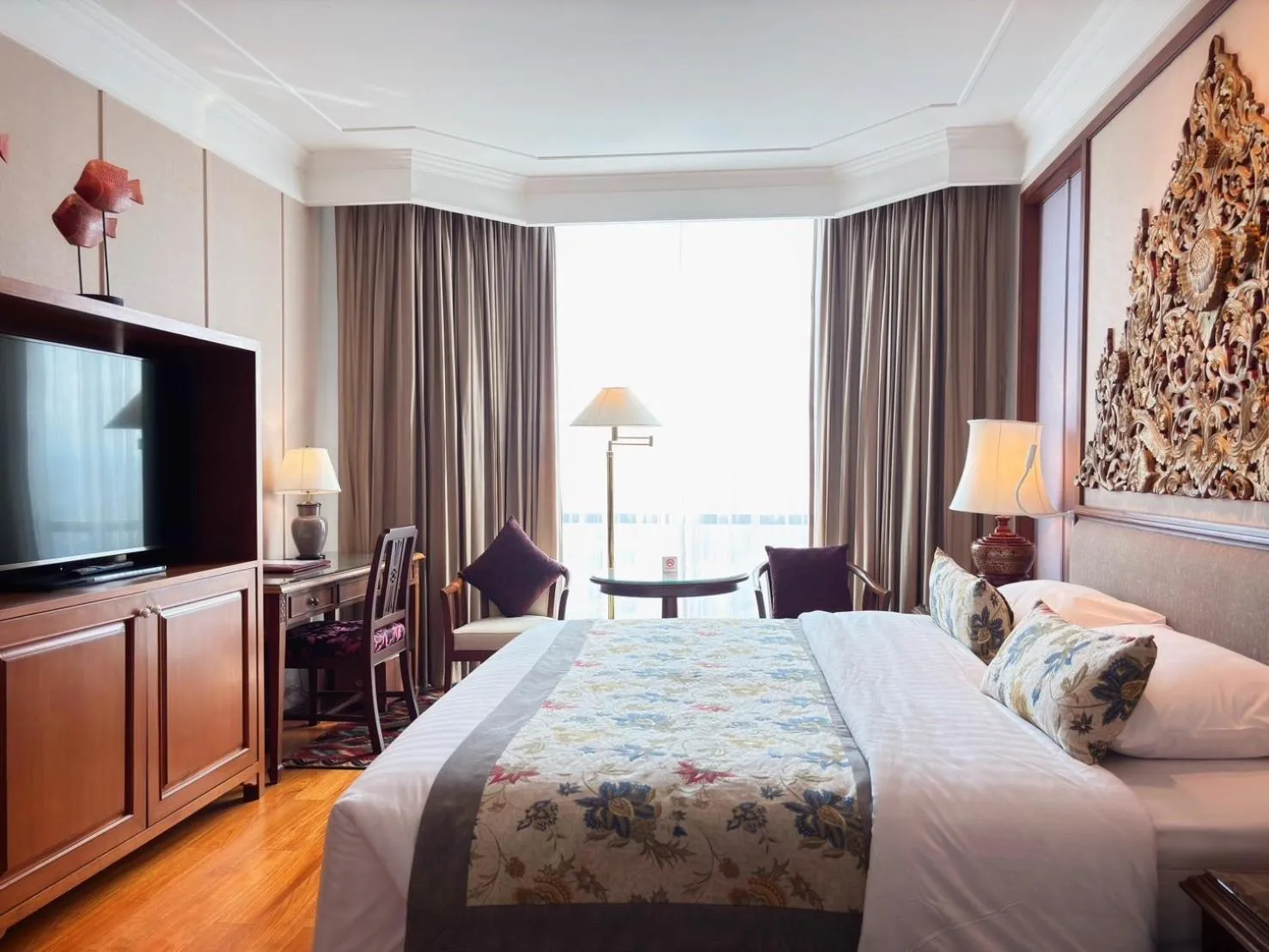 Bedroom, Bed in The Empress Hotel