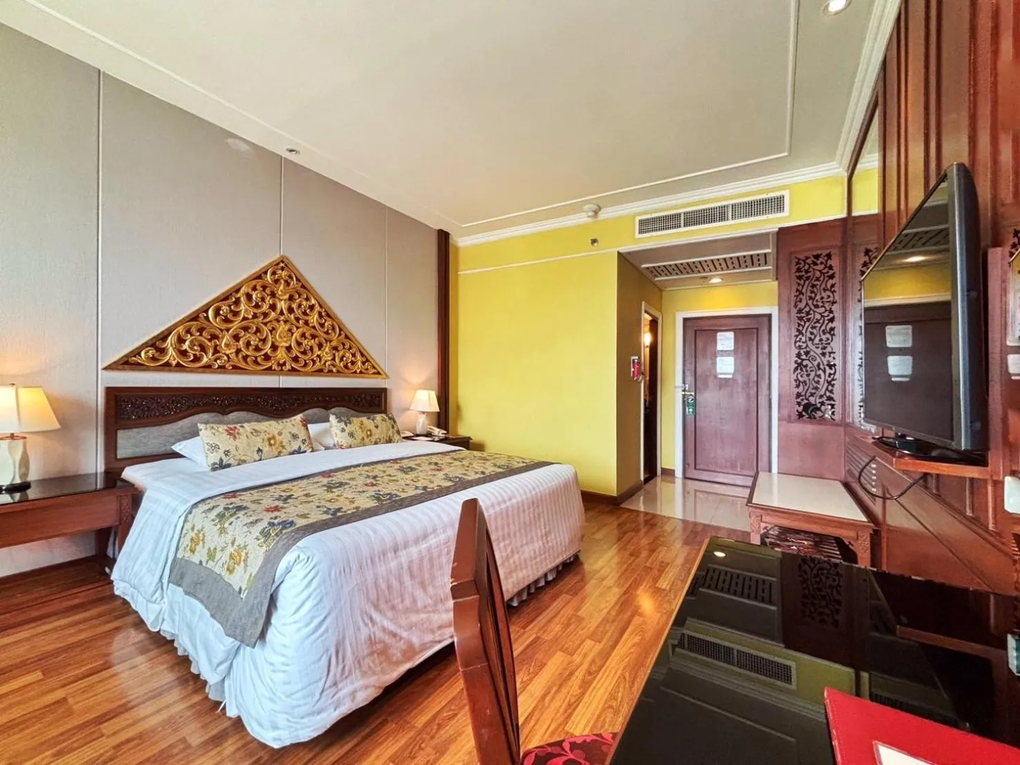 Bedroom, Bed in The Empress Hotel