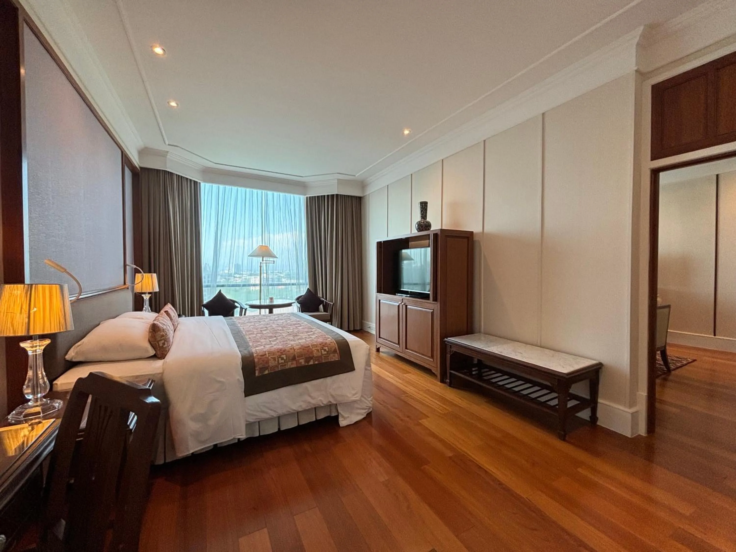 Bedroom, Bed in The Empress Hotel