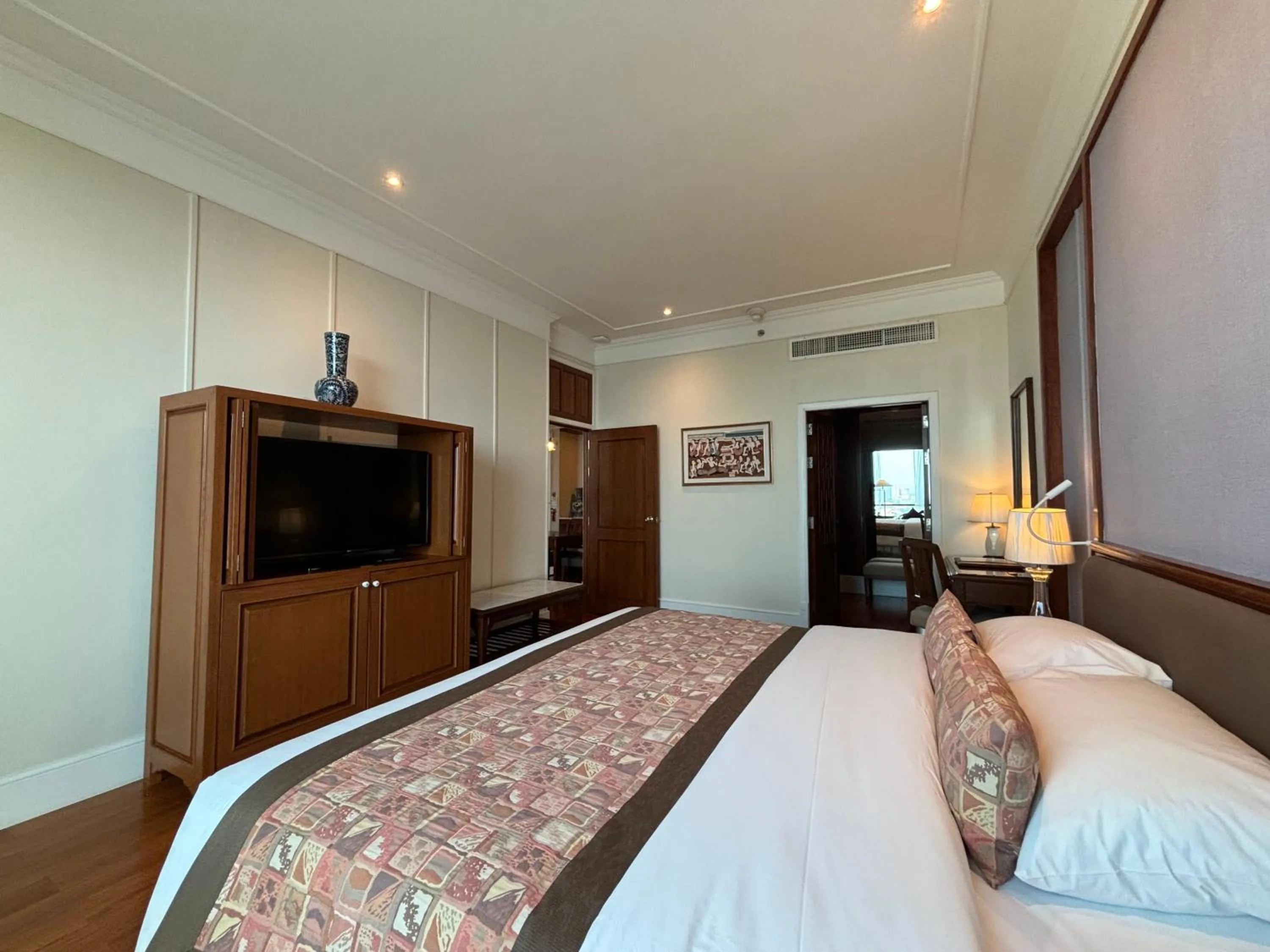 Bedroom, Bed in The Empress Hotel