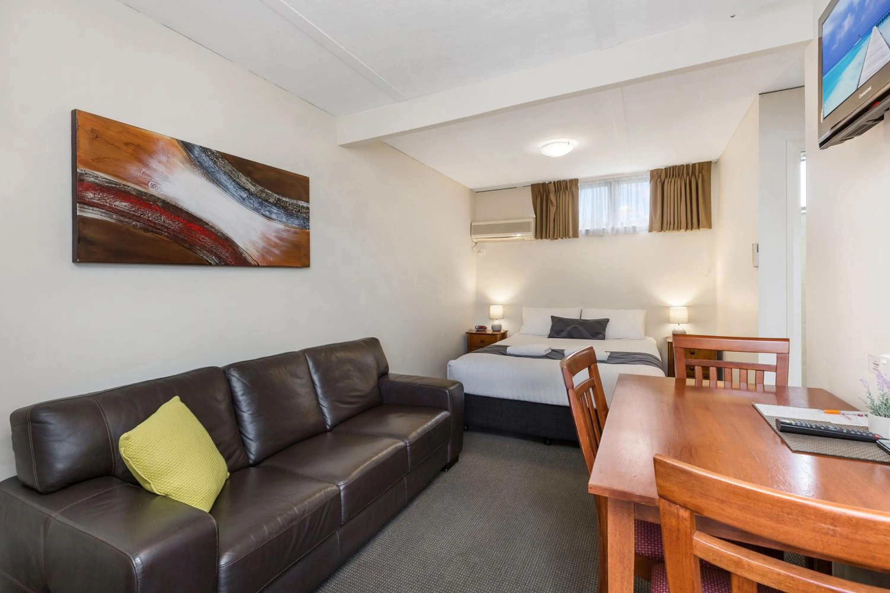 Photo of the whole room in Bendigo McIvor Motor Inn