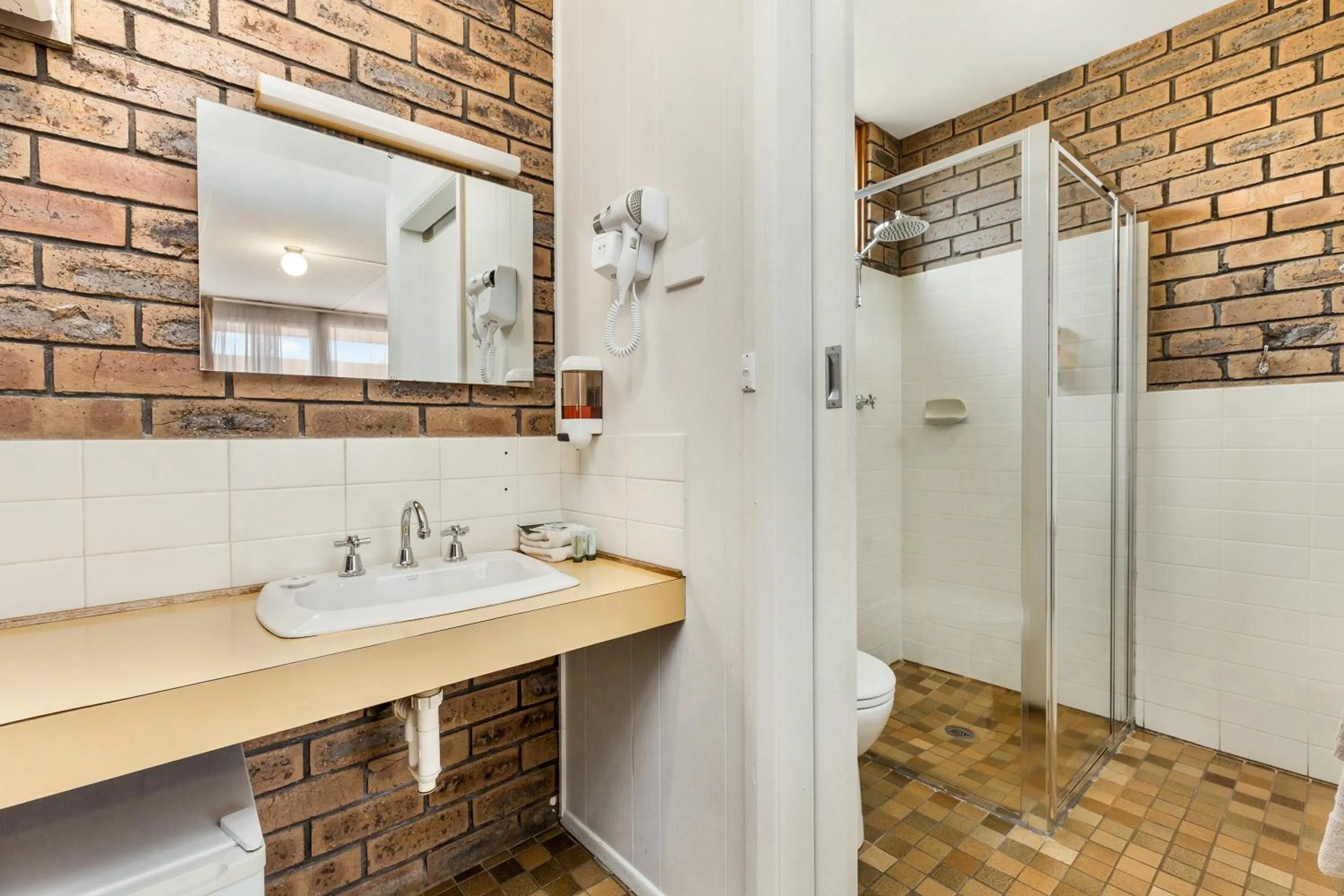 Bathroom in Bendigo McIvor Motor Inn