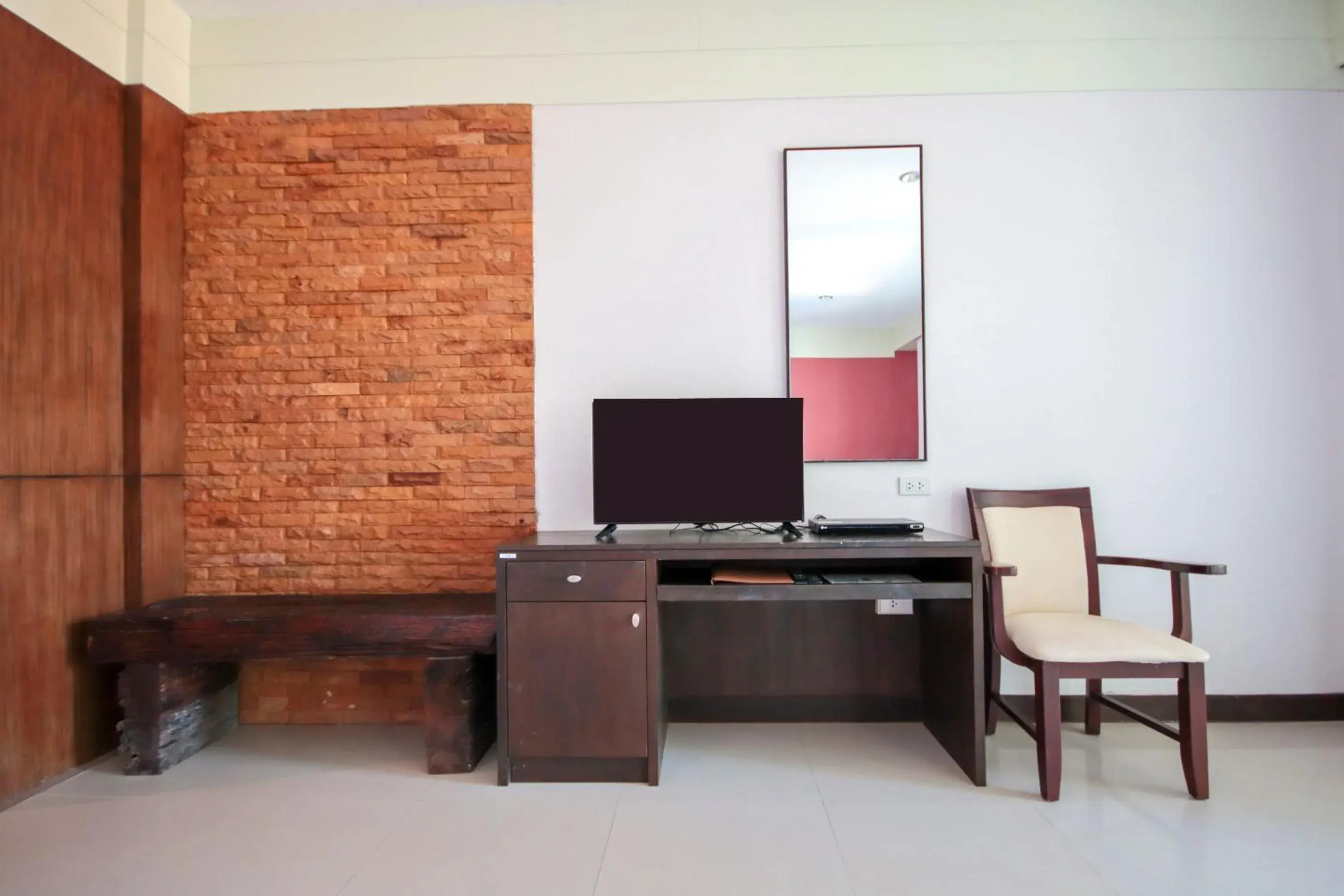 Bedroom, TV/Entertainment Center in Ananda Lanta Resort - SHA Extra Plus